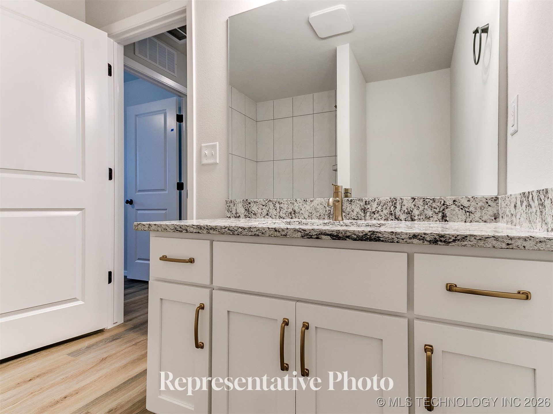 3814 W Laredo Street Property Photo 8