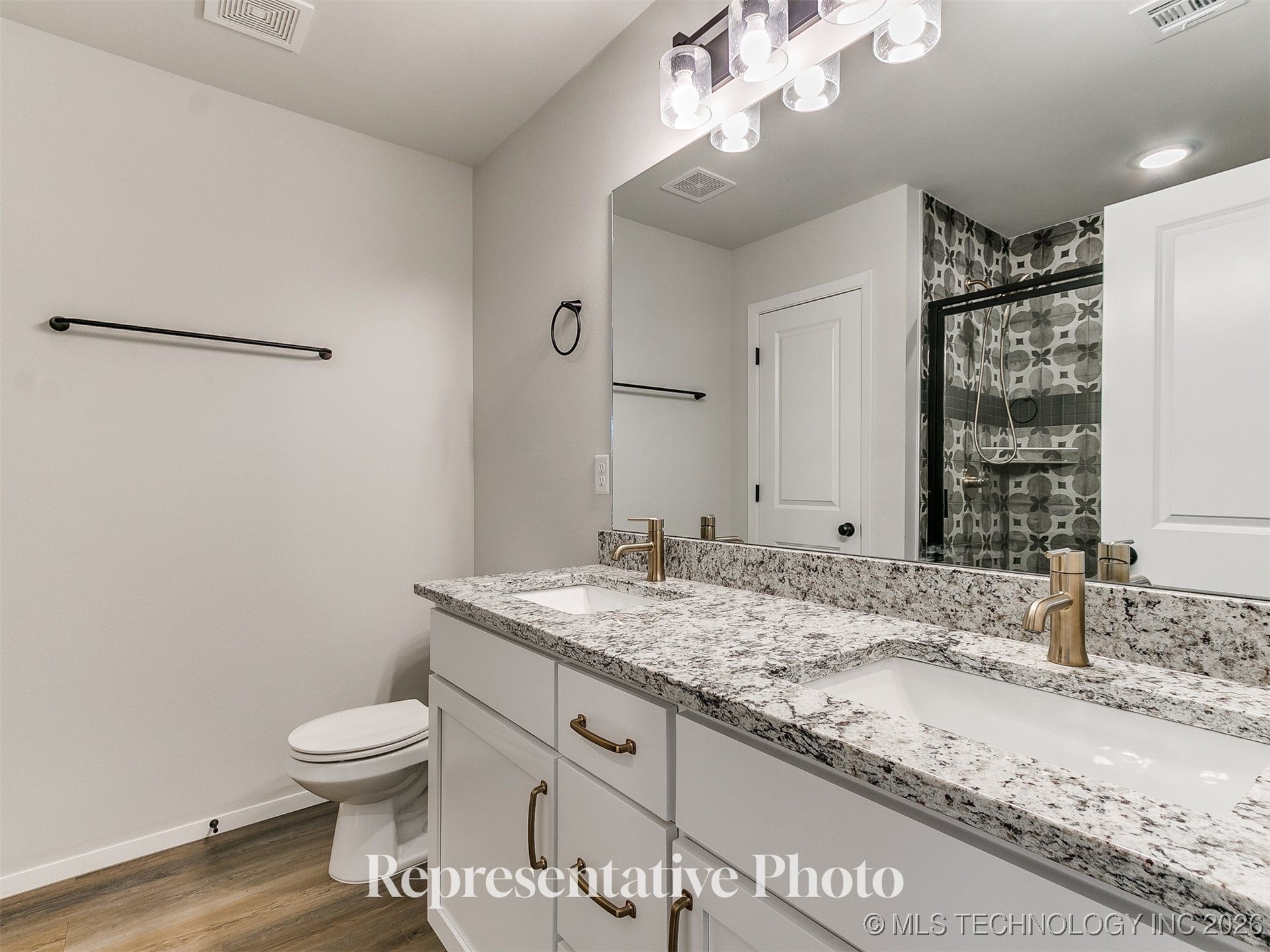 3814 W Laredo Street Property Photo 12