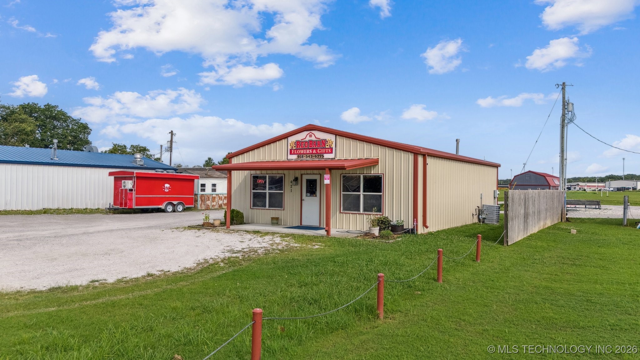 421 E Commercial Street Property Photo 1