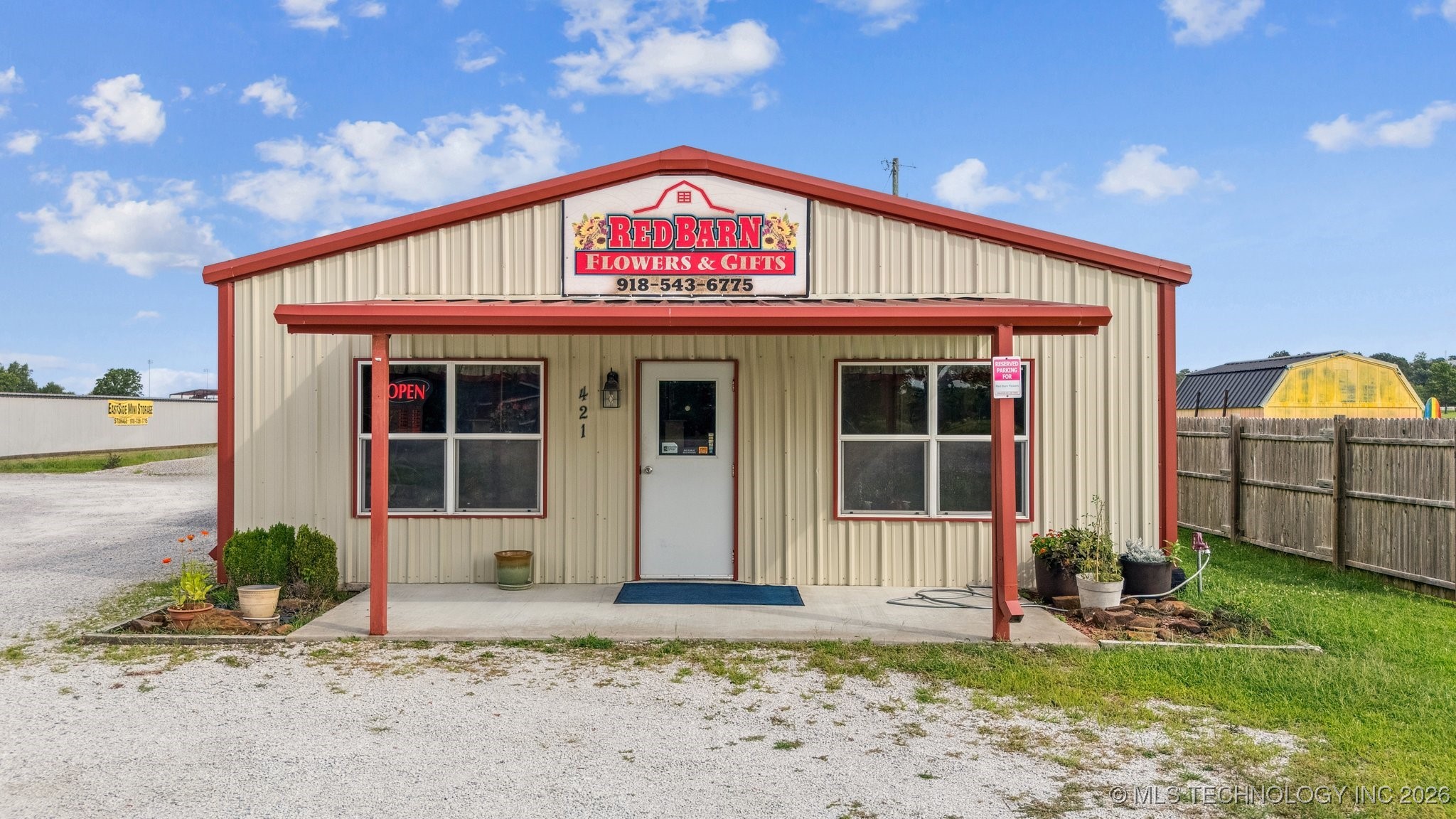 421 E Commercial Street Property Photo 2