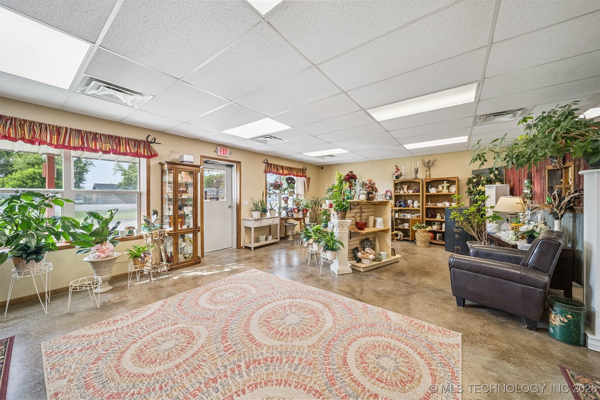 421 E Commercial Street Property Photo 5