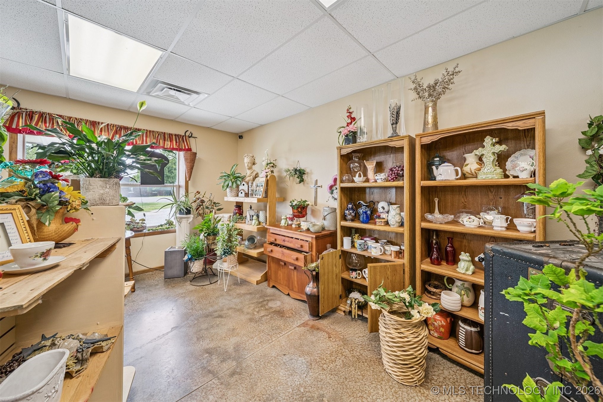 421 E Commercial Street Property Photo 7