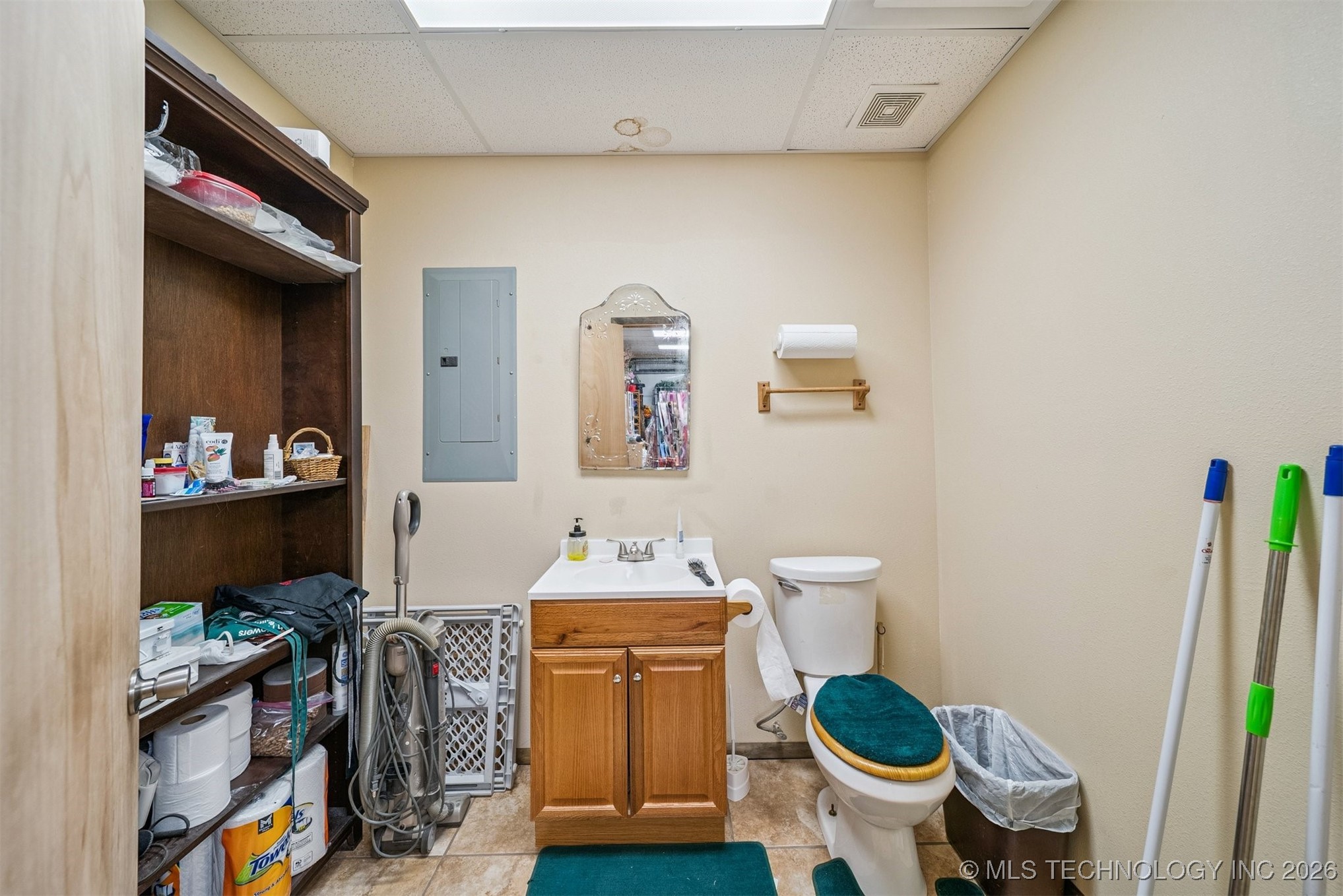 421 E Commercial Street Property Photo 15