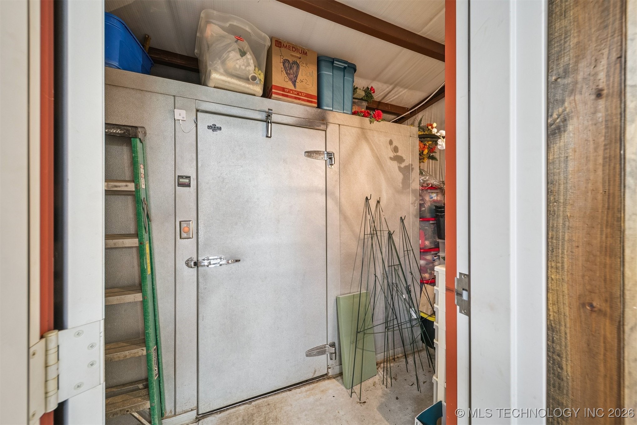 421 E Commercial Street Property Photo 21