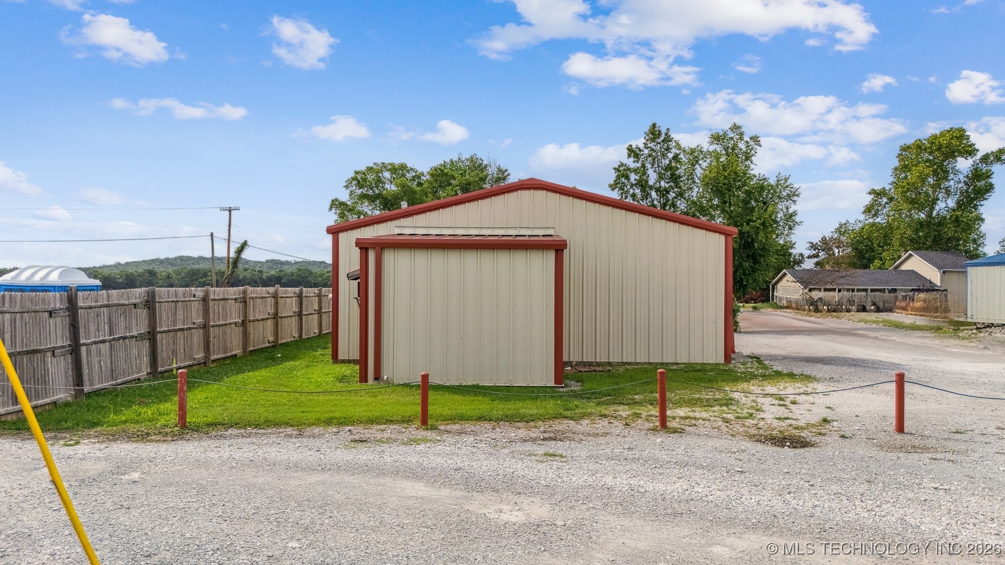 421 E Commercial Street Property Photo 22