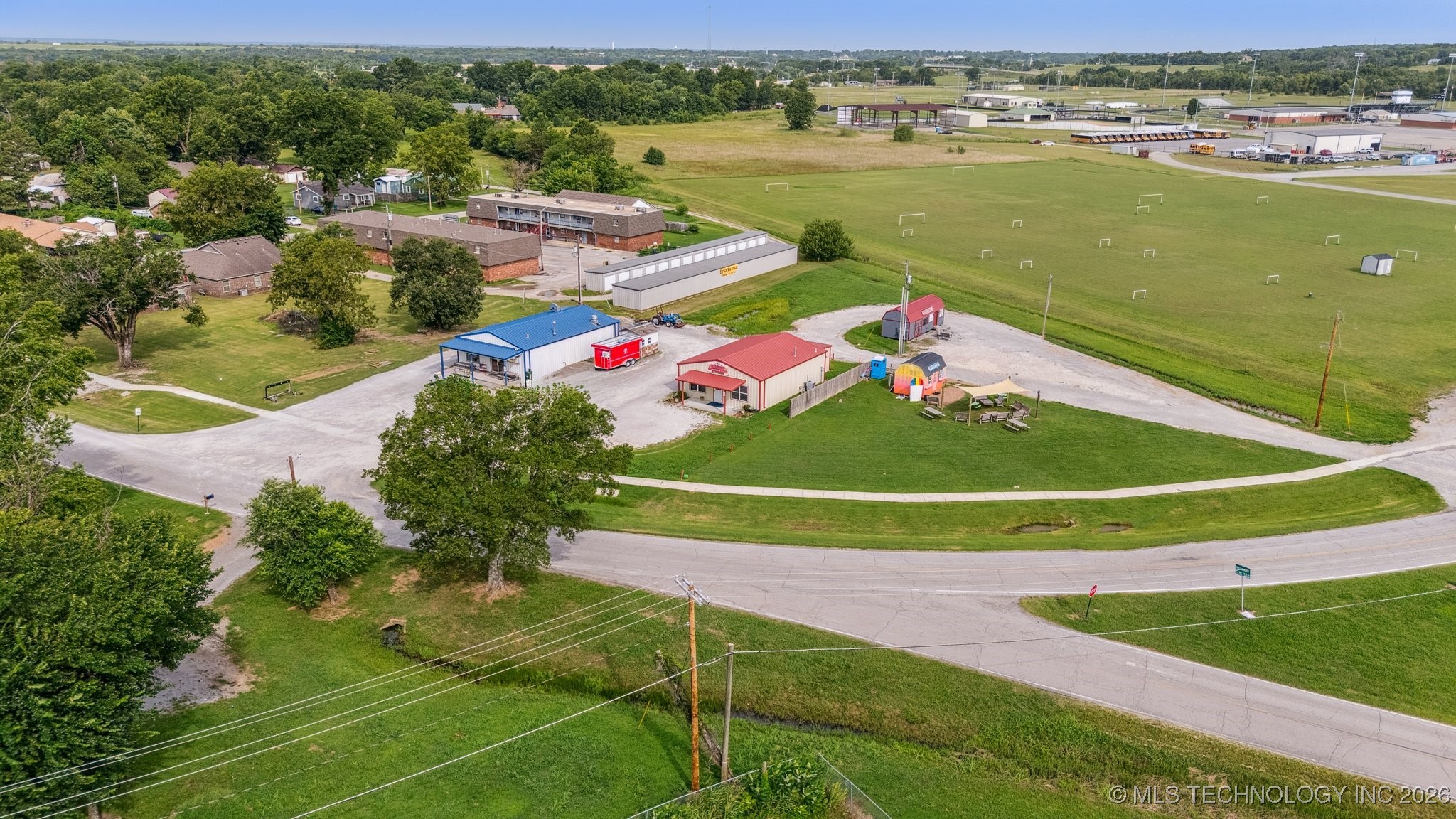 421 E Commercial Street Property Photo 24