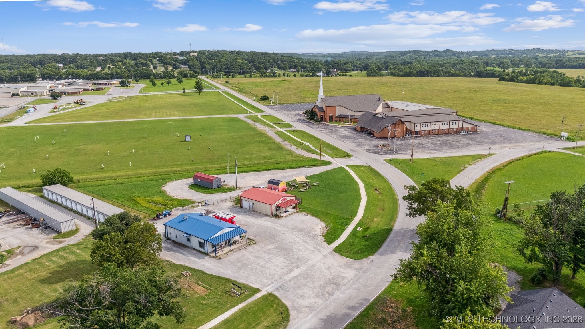 421 E Commercial Street Property Photo 25