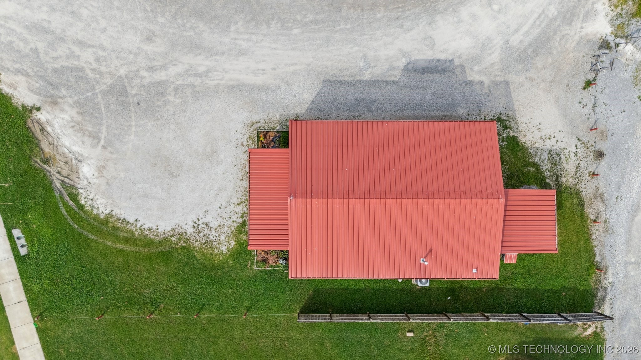 421 E Commercial Street Property Photo 26