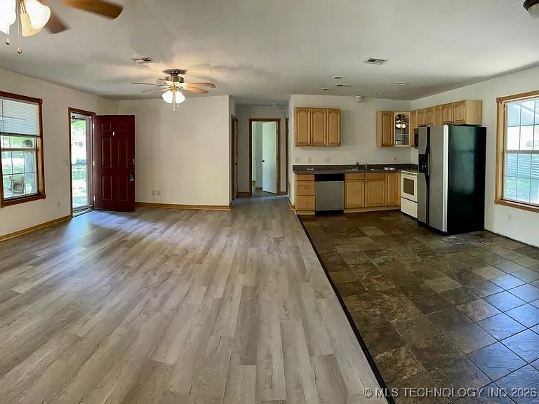 4110 Derrick Street Property Photo 4