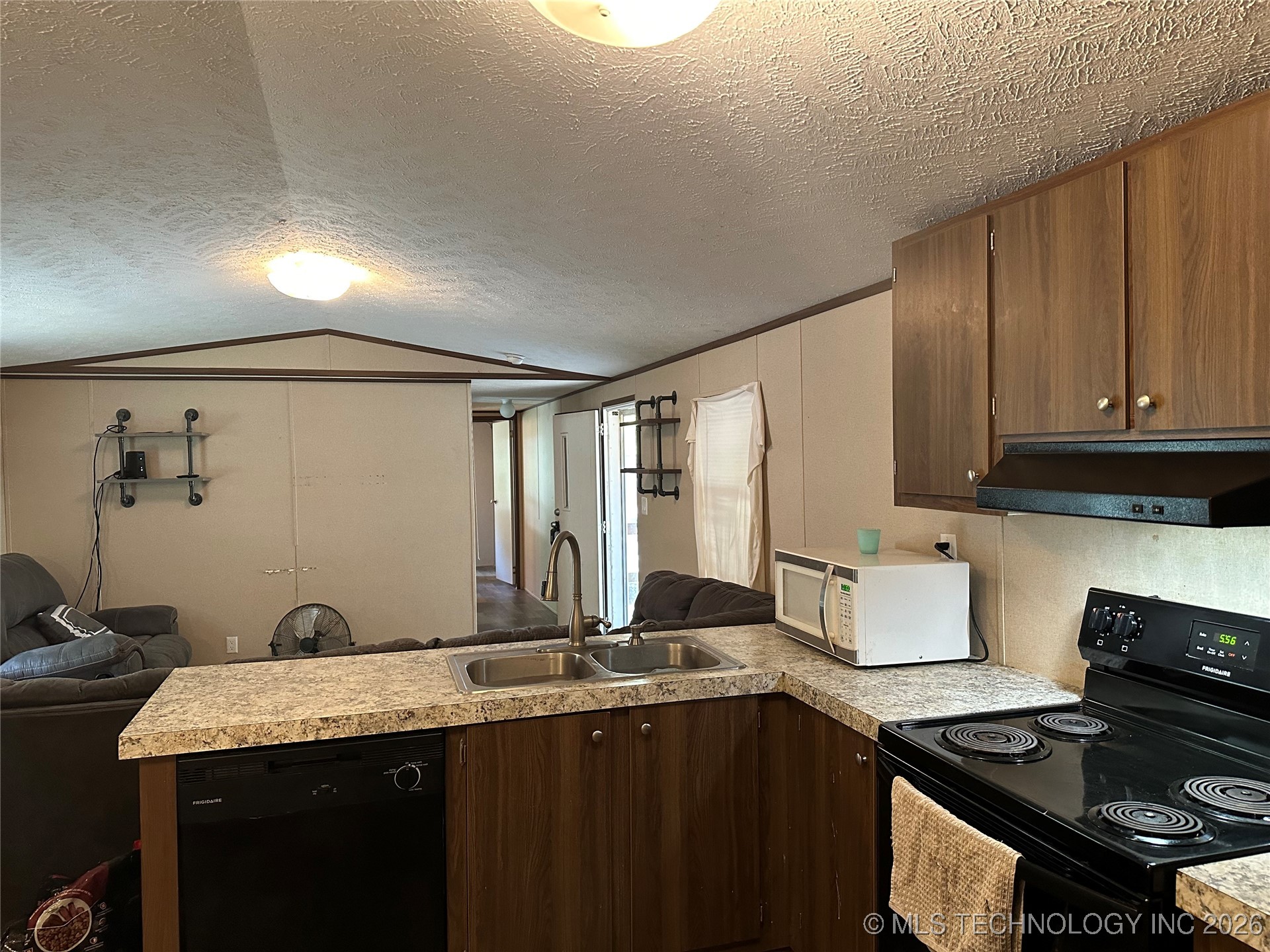 10782 Hickory Property Photo 6