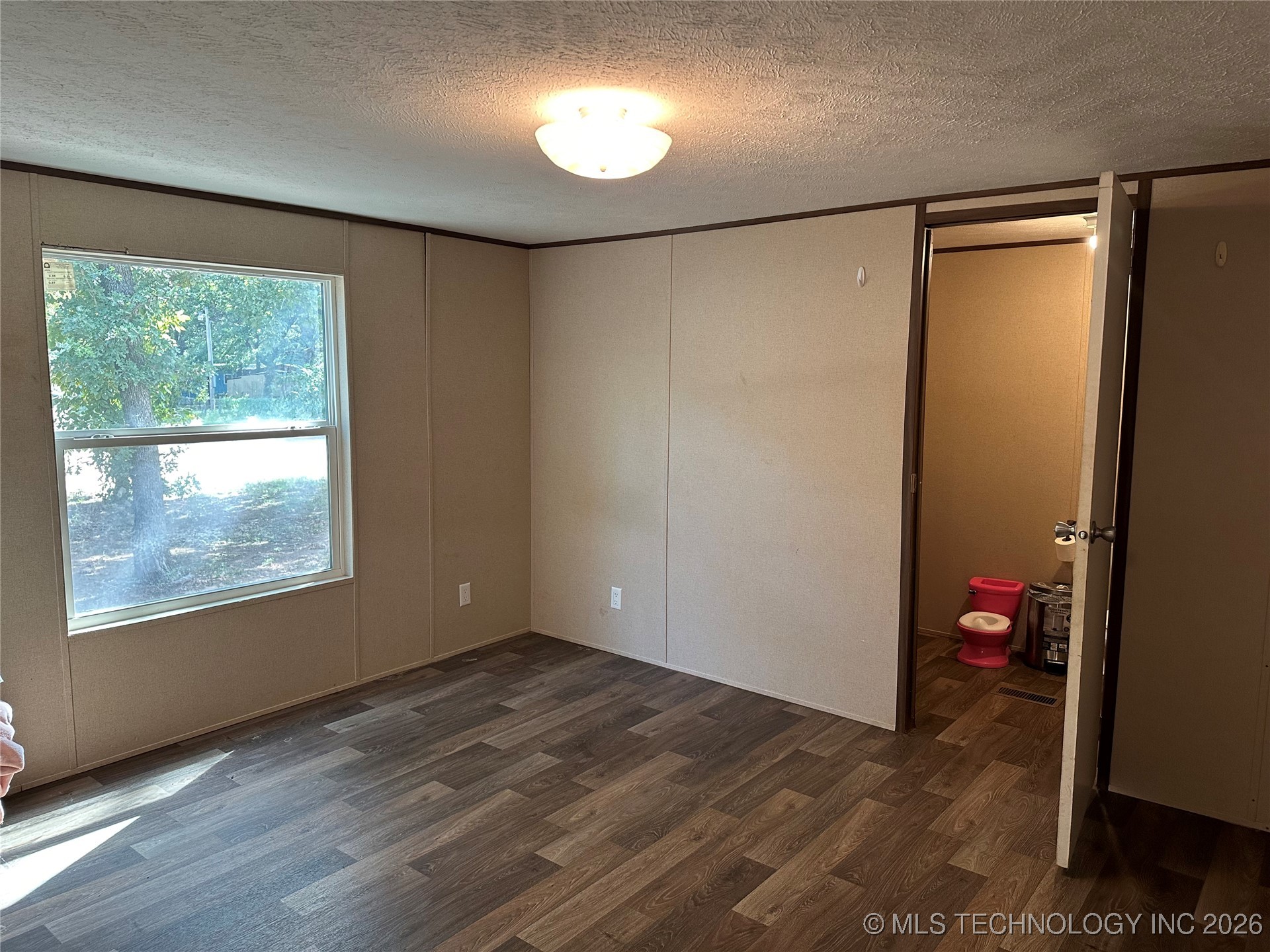 10782 Hickory Property Photo 8