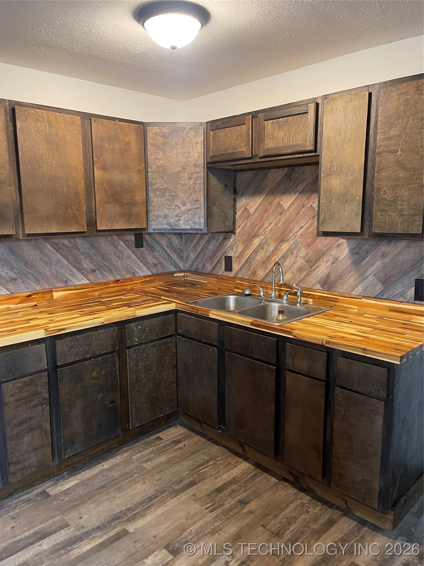 12078 S Forrest Hill Road Property Photo 4