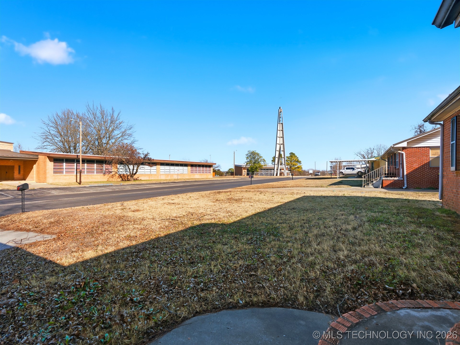 1215 E Beverly Property Photo 4