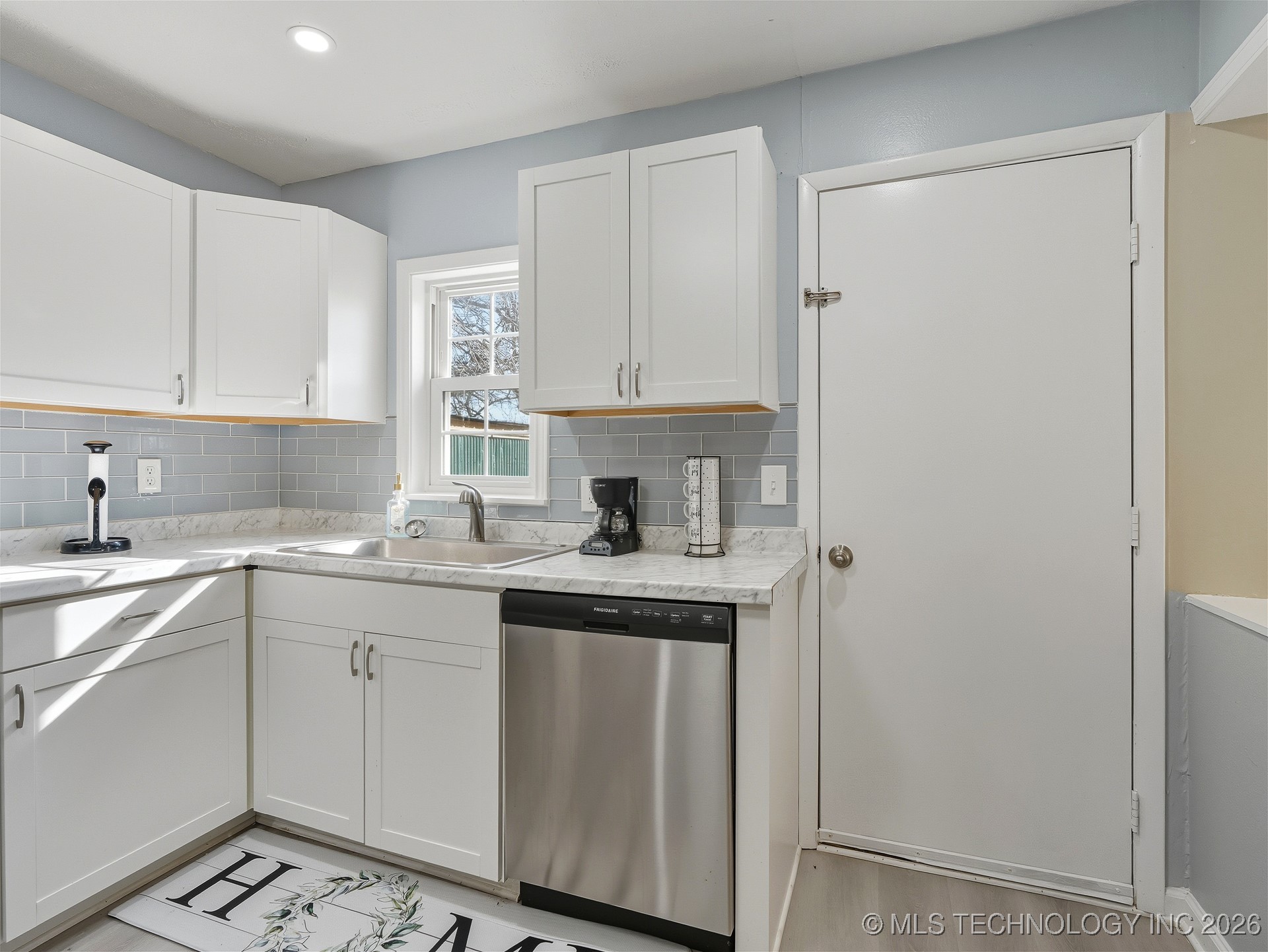 1215 E Beverly Property Photo 10