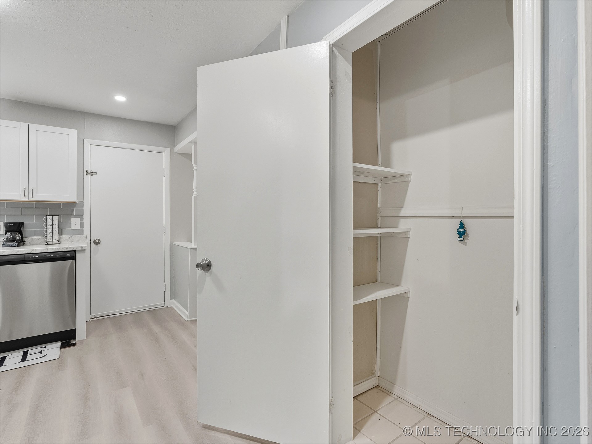 1215 E Beverly Property Photo 11