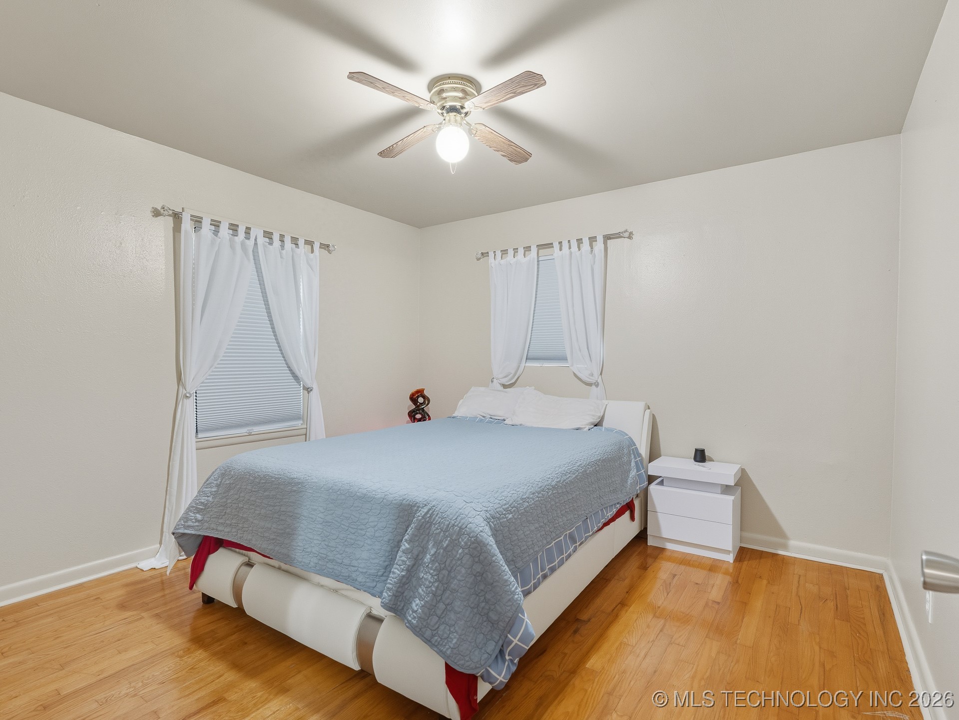 1215 E Beverly Property Photo 21