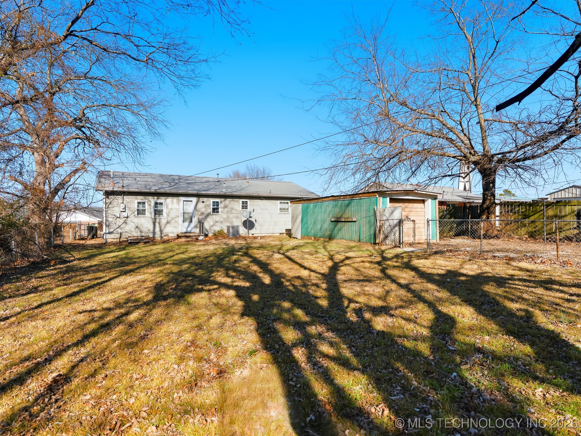 1215 E Beverly Property Photo 28