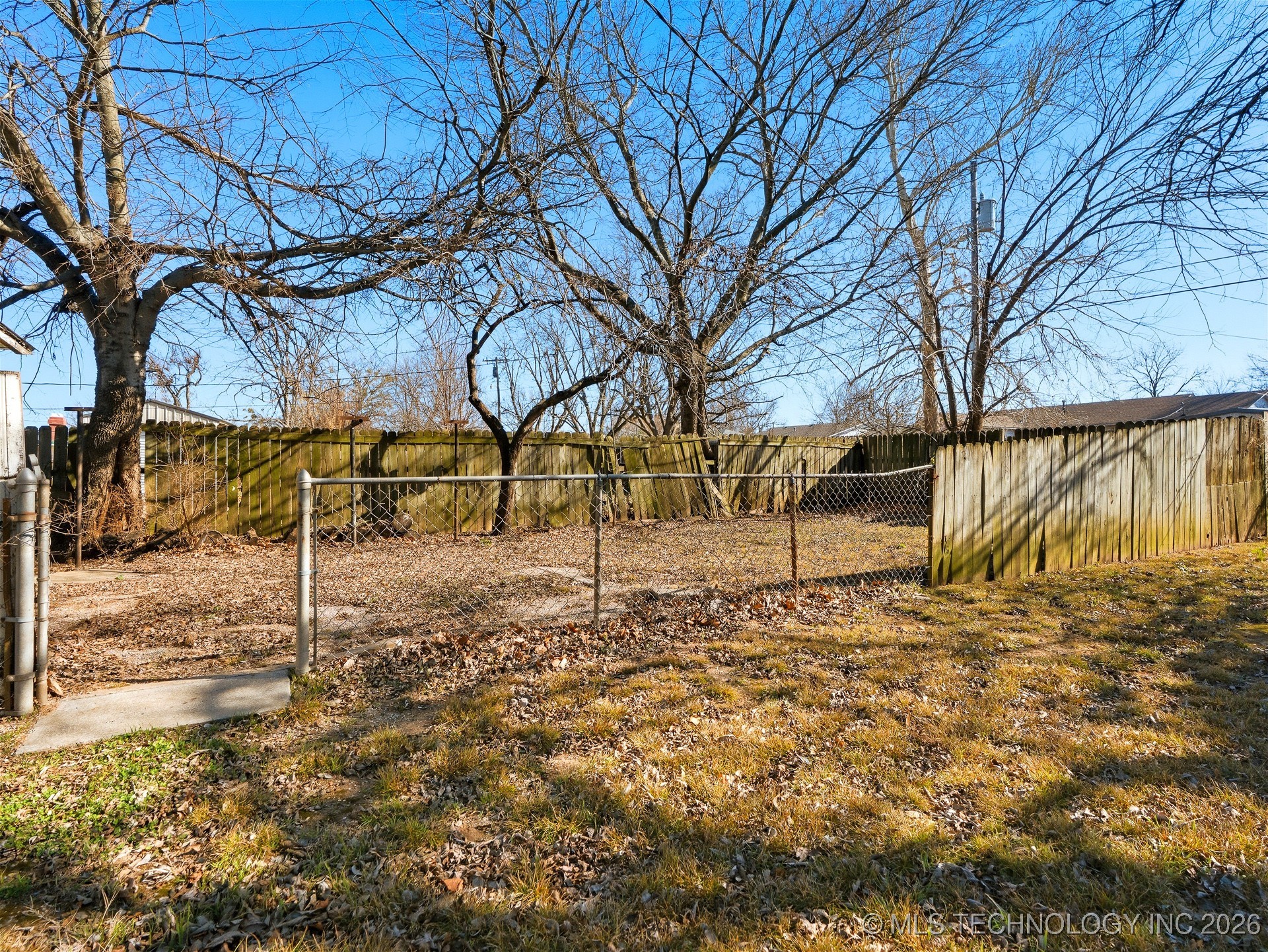 1215 E Beverly Property Photo 29