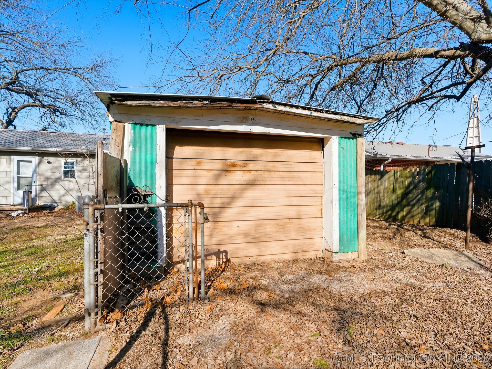 1215 E Beverly Property Photo 30