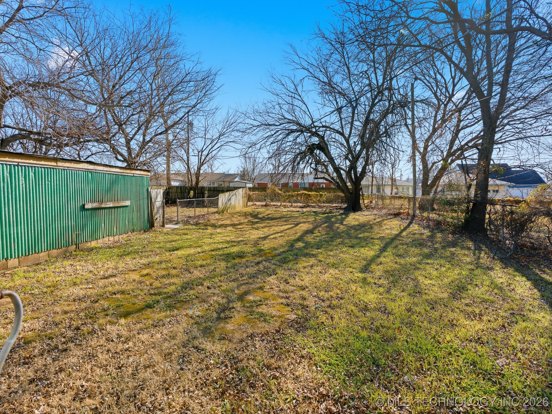 1215 E Beverly Property Photo 31