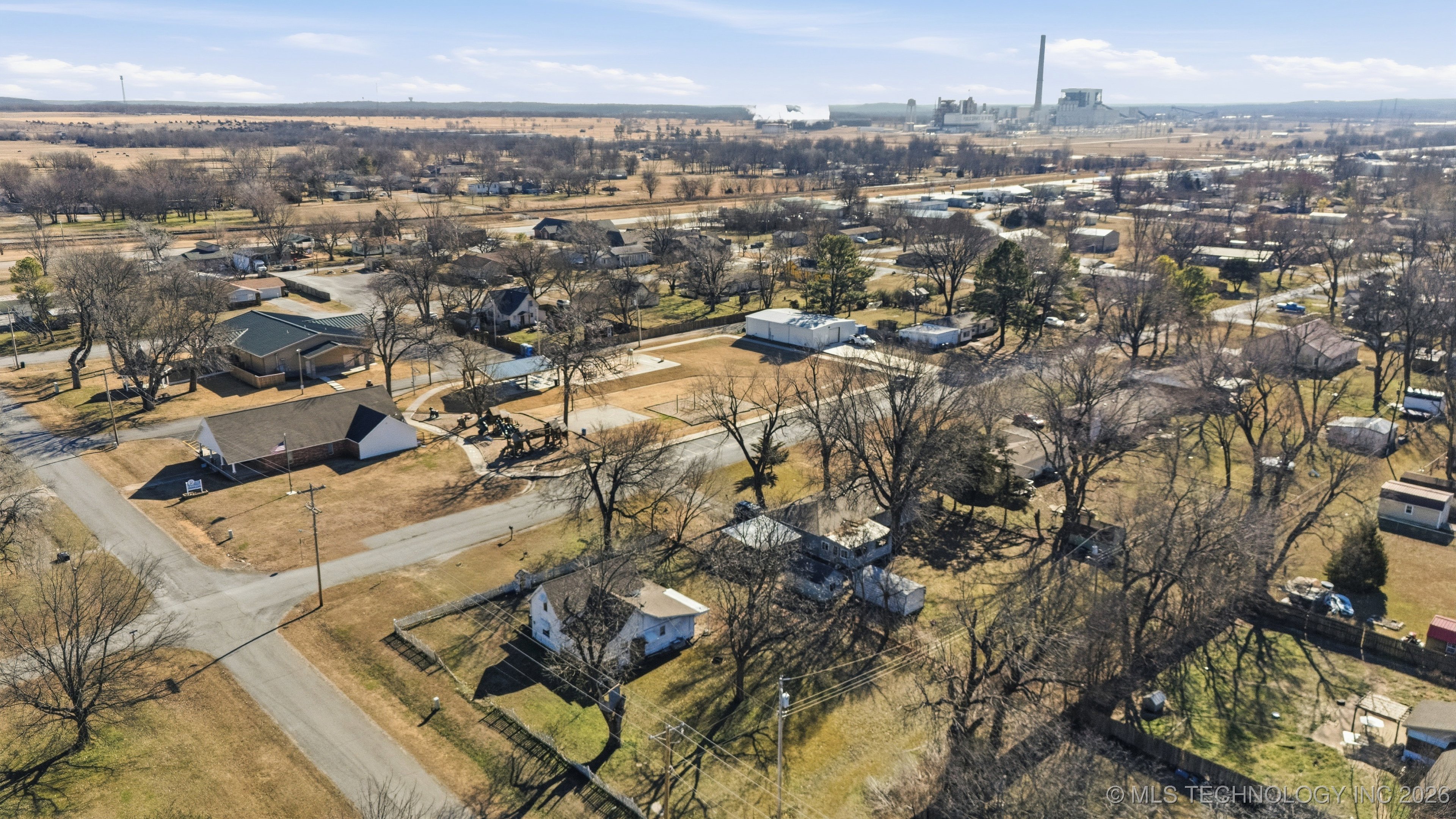 205 S Locust Street Property Photo 3