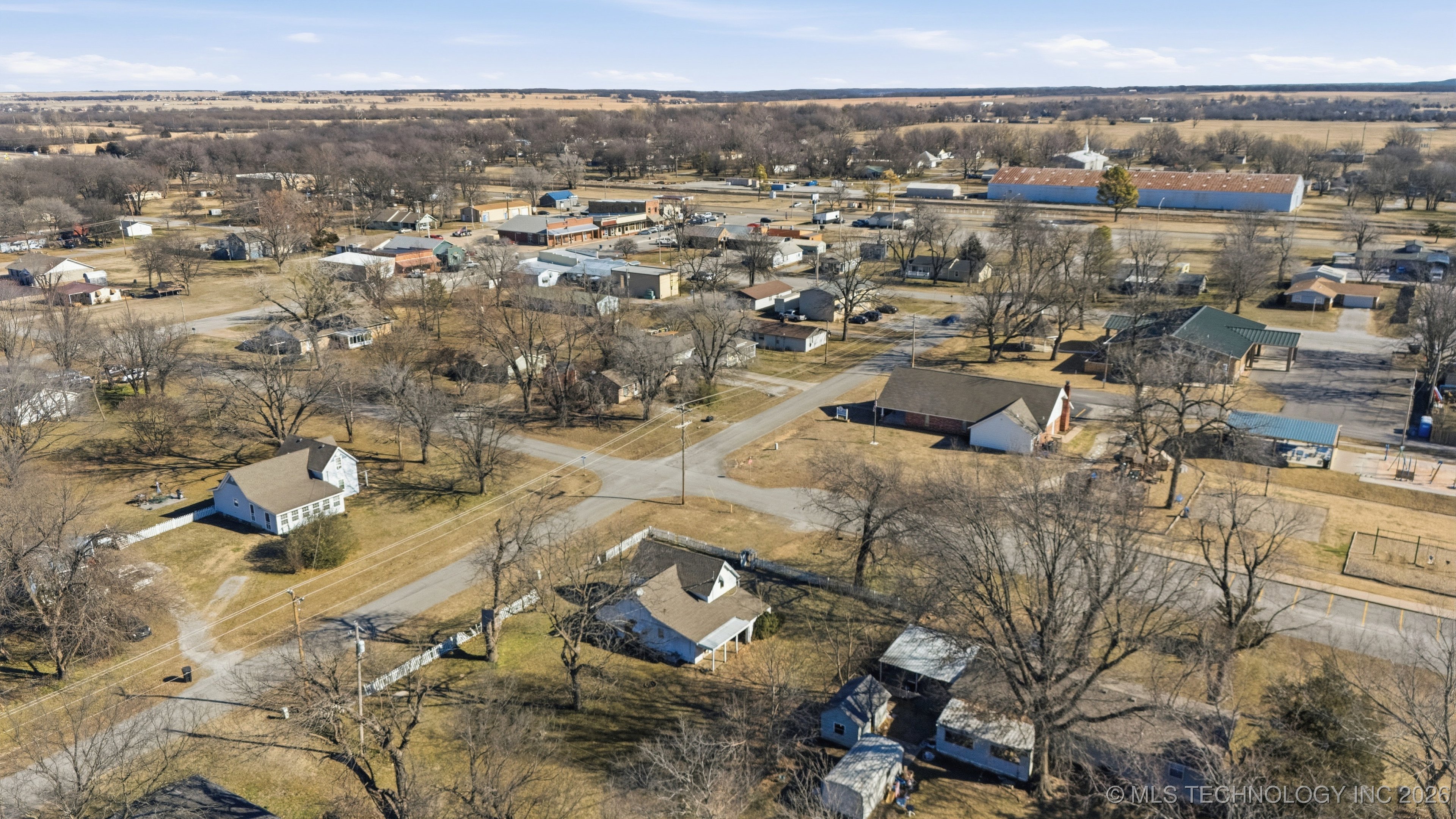 205 S Locust Street Property Photo 4