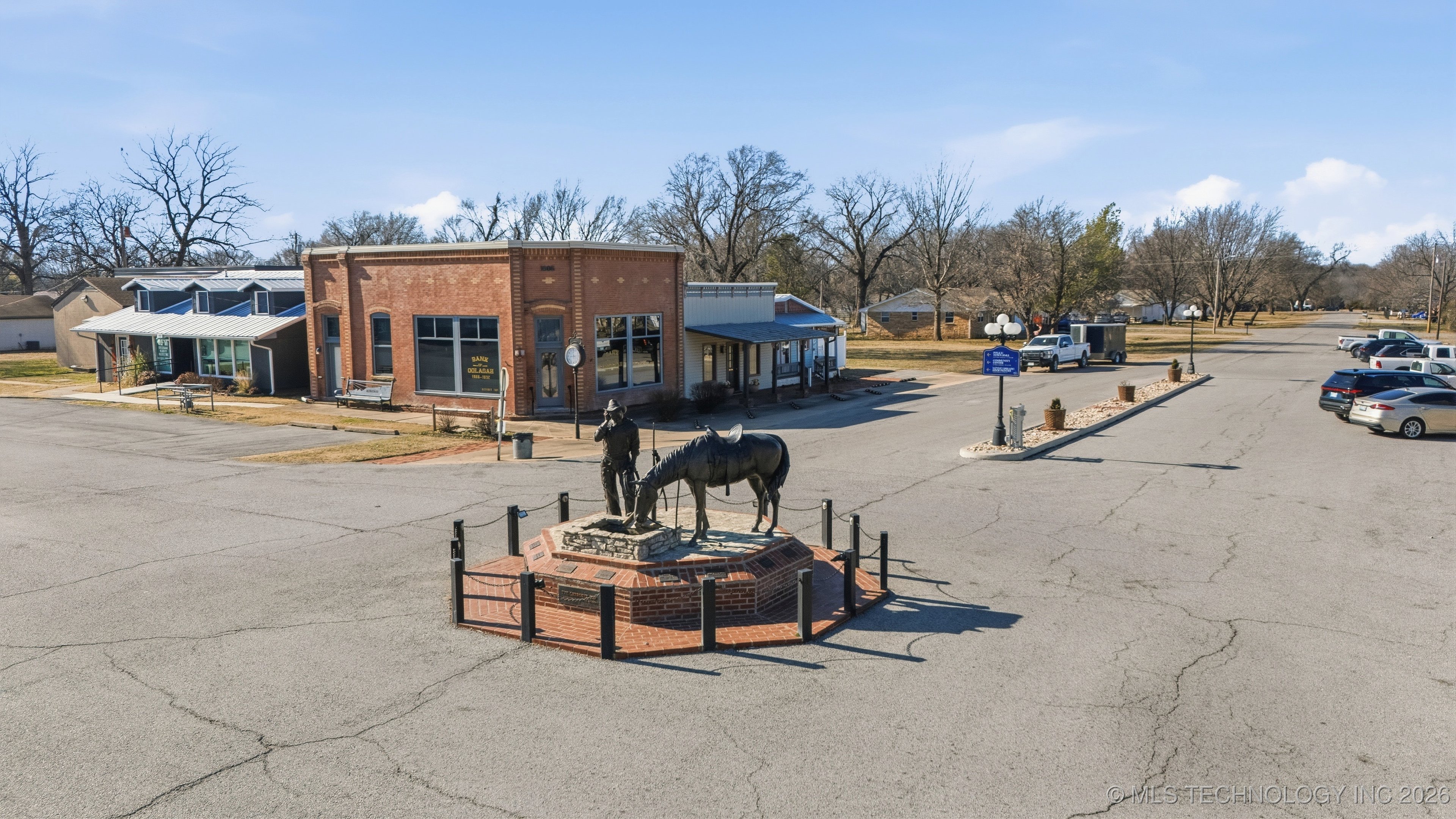 205 S Locust Street Property Photo 7