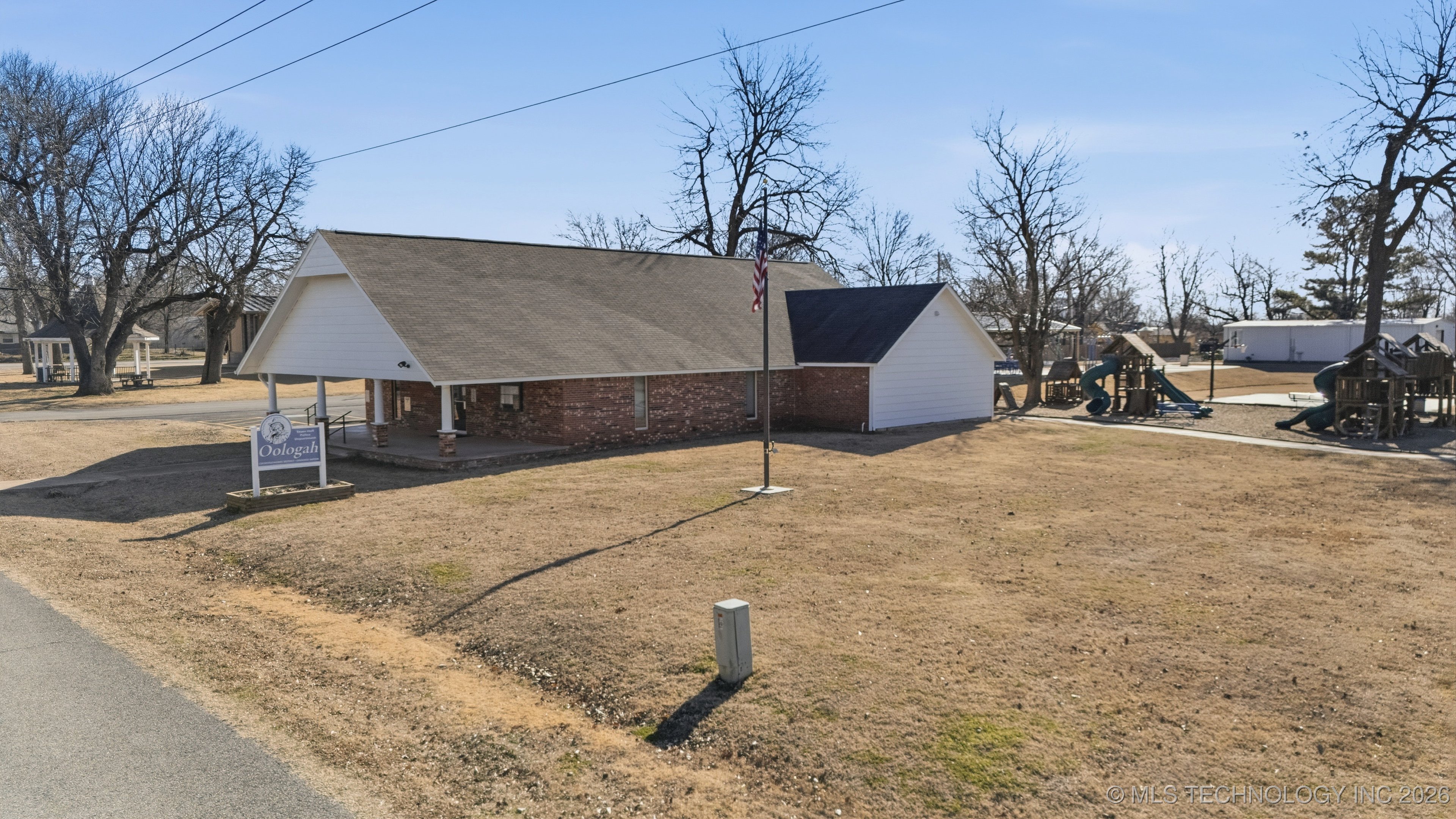 205 S Locust Street Property Photo 9