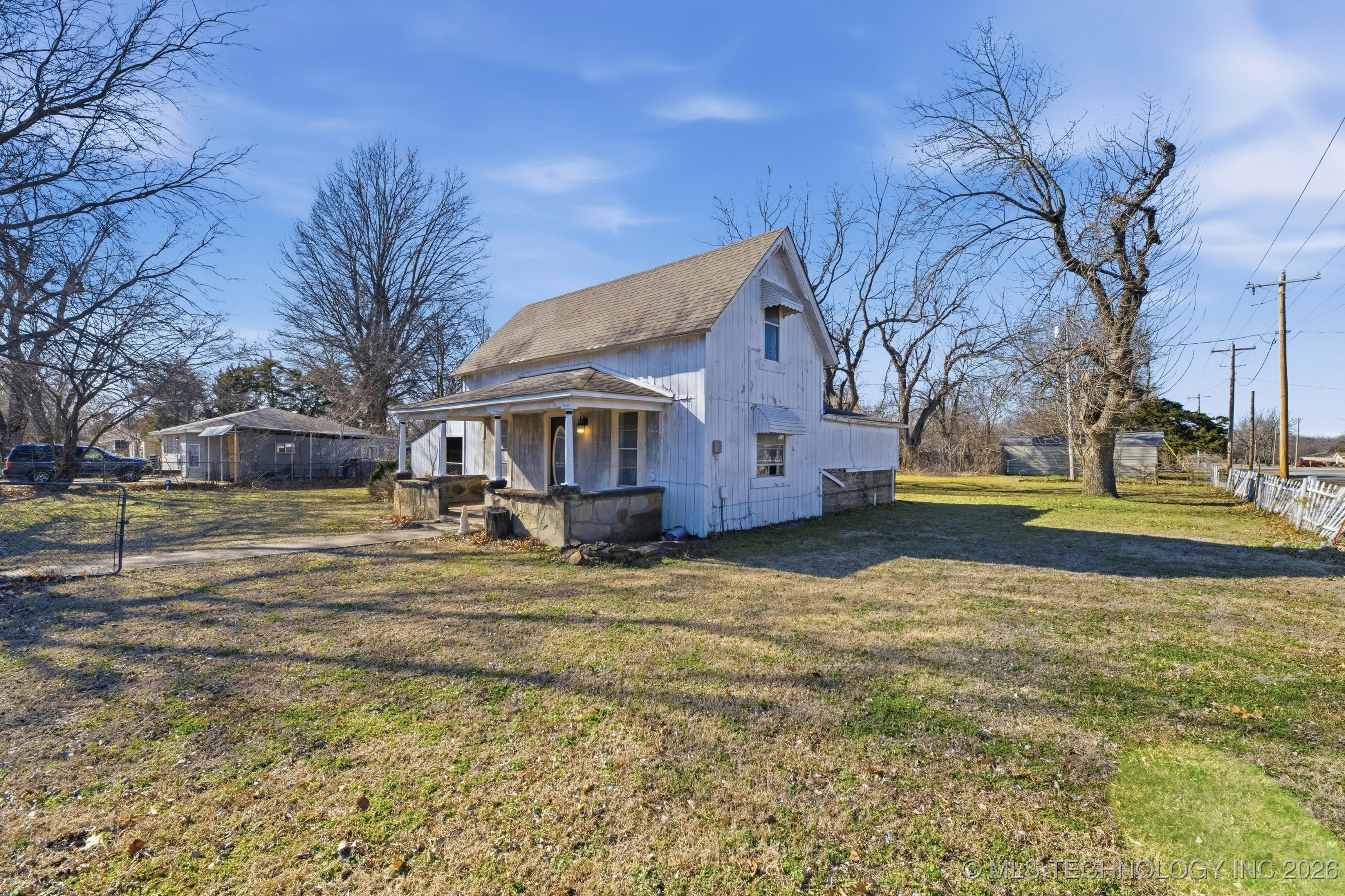 205 S Locust Street Property Photo 10
