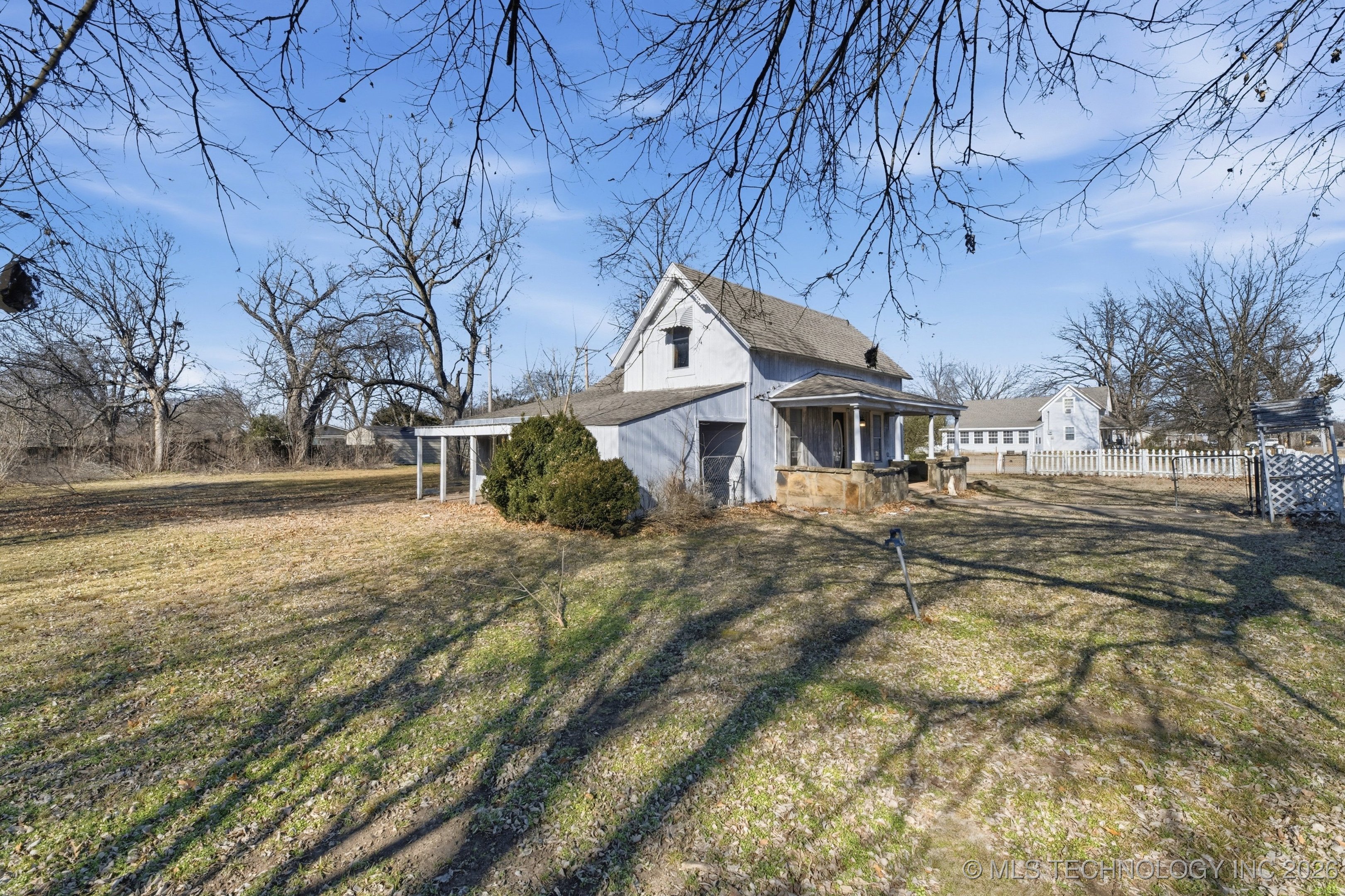 205 S Locust Street Property Photo 11