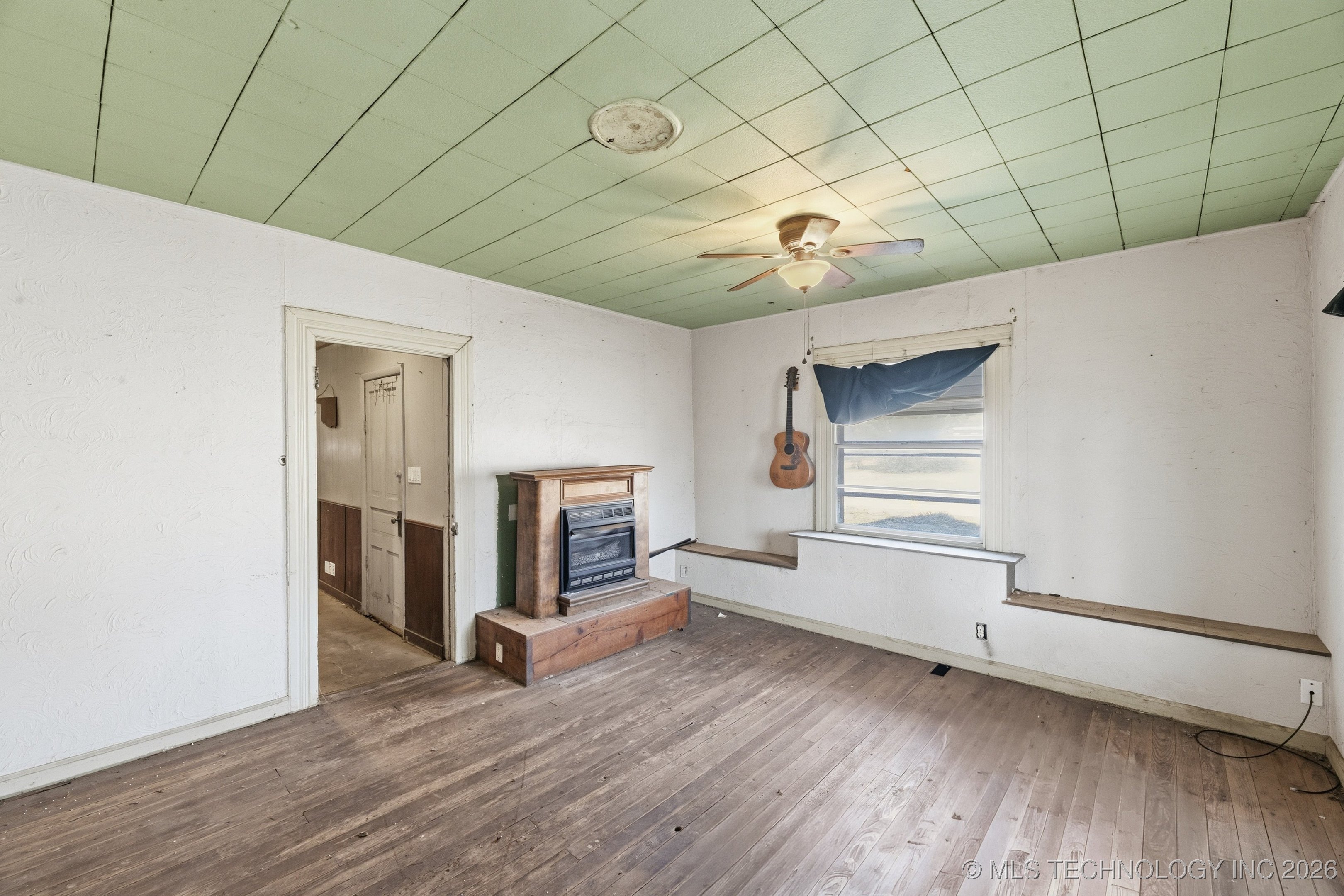 205 S Locust Street Property Photo 12