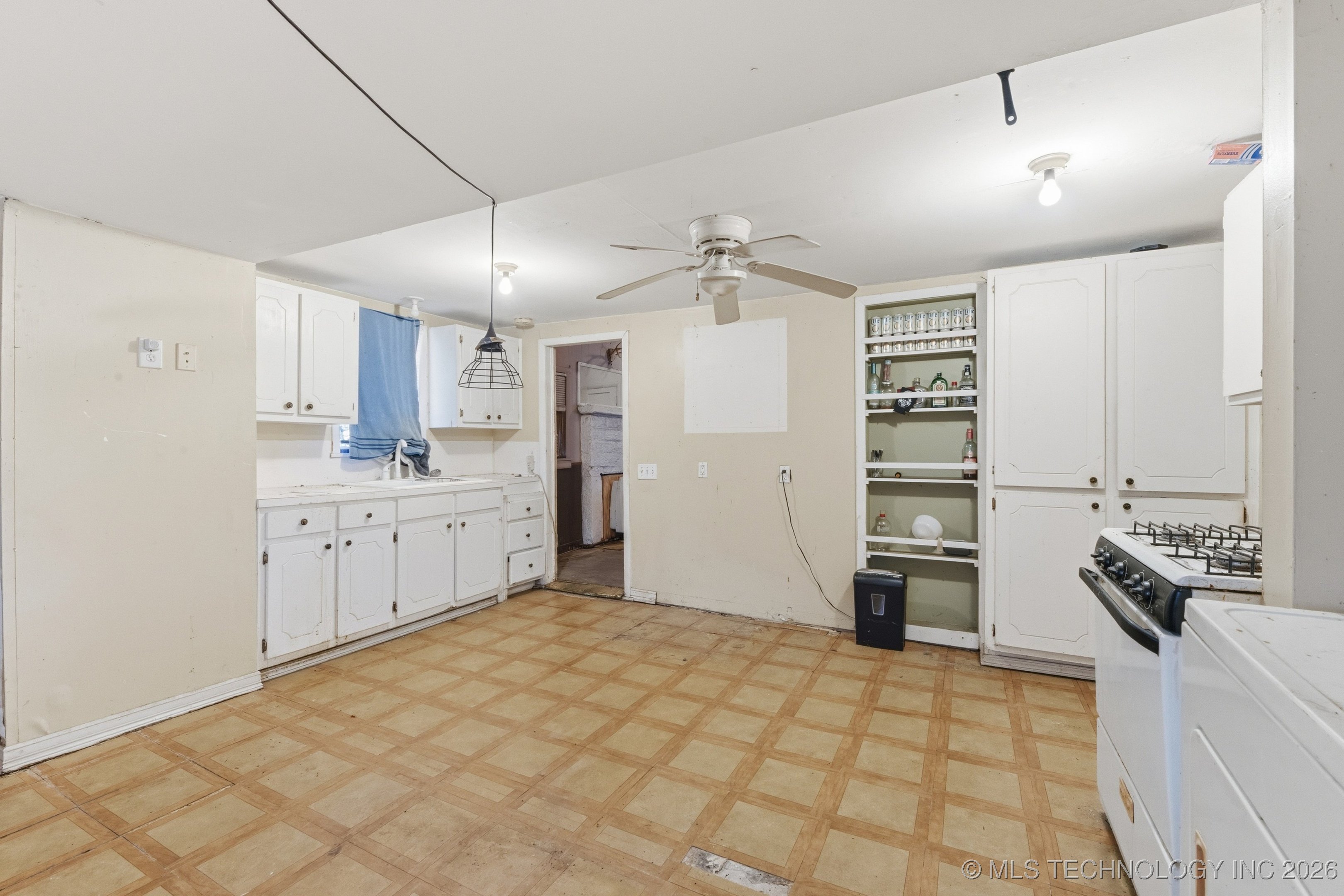 205 S Locust Street Property Photo 15