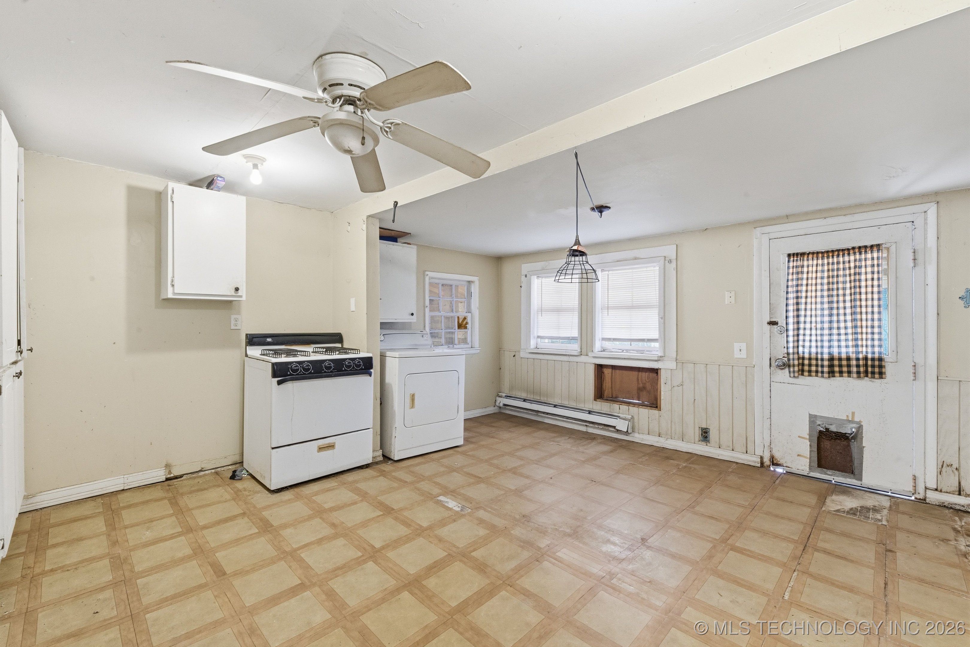 205 S Locust Street Property Photo 16