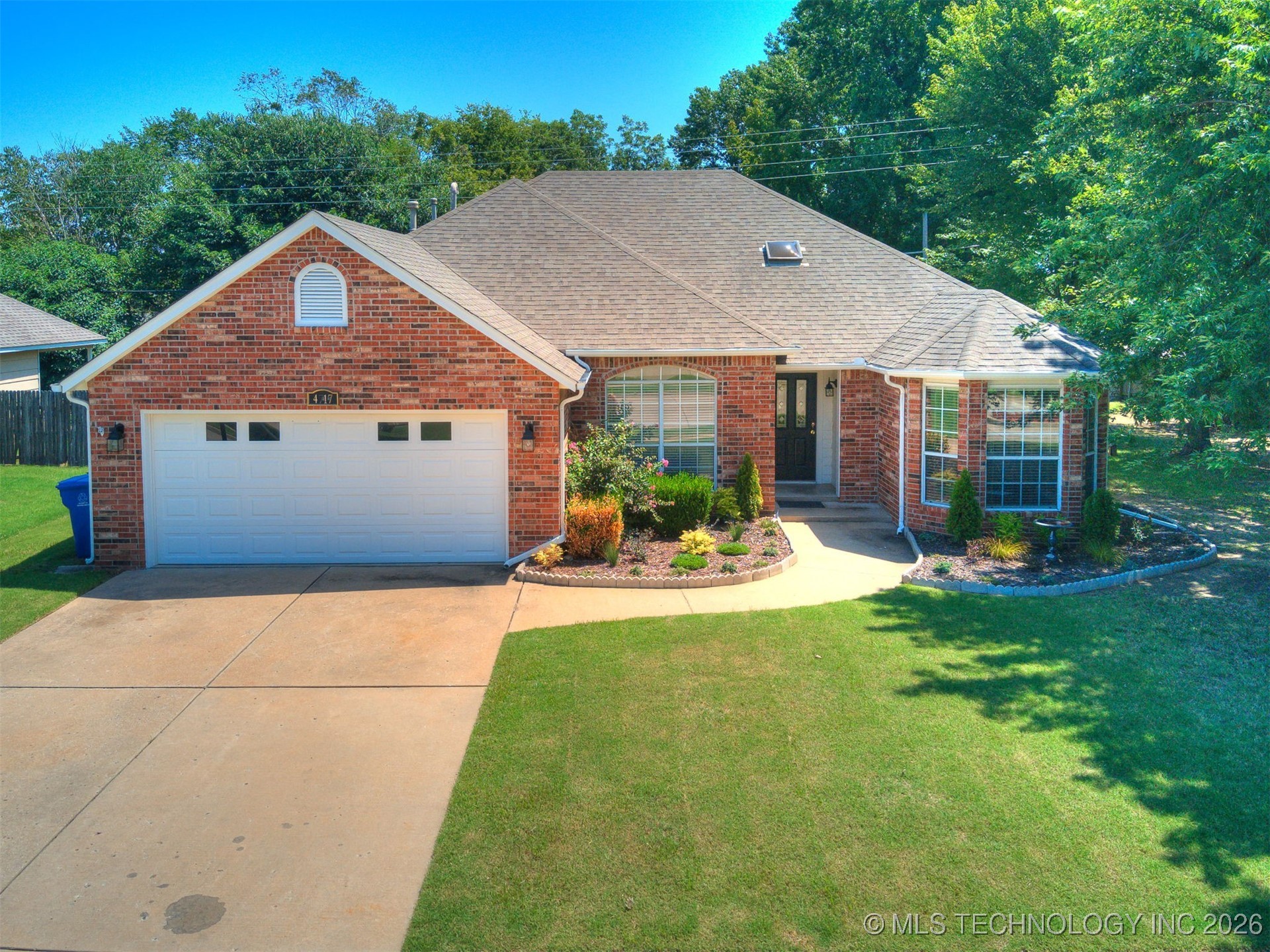 4717 S Ash Avenue Property Photo 1