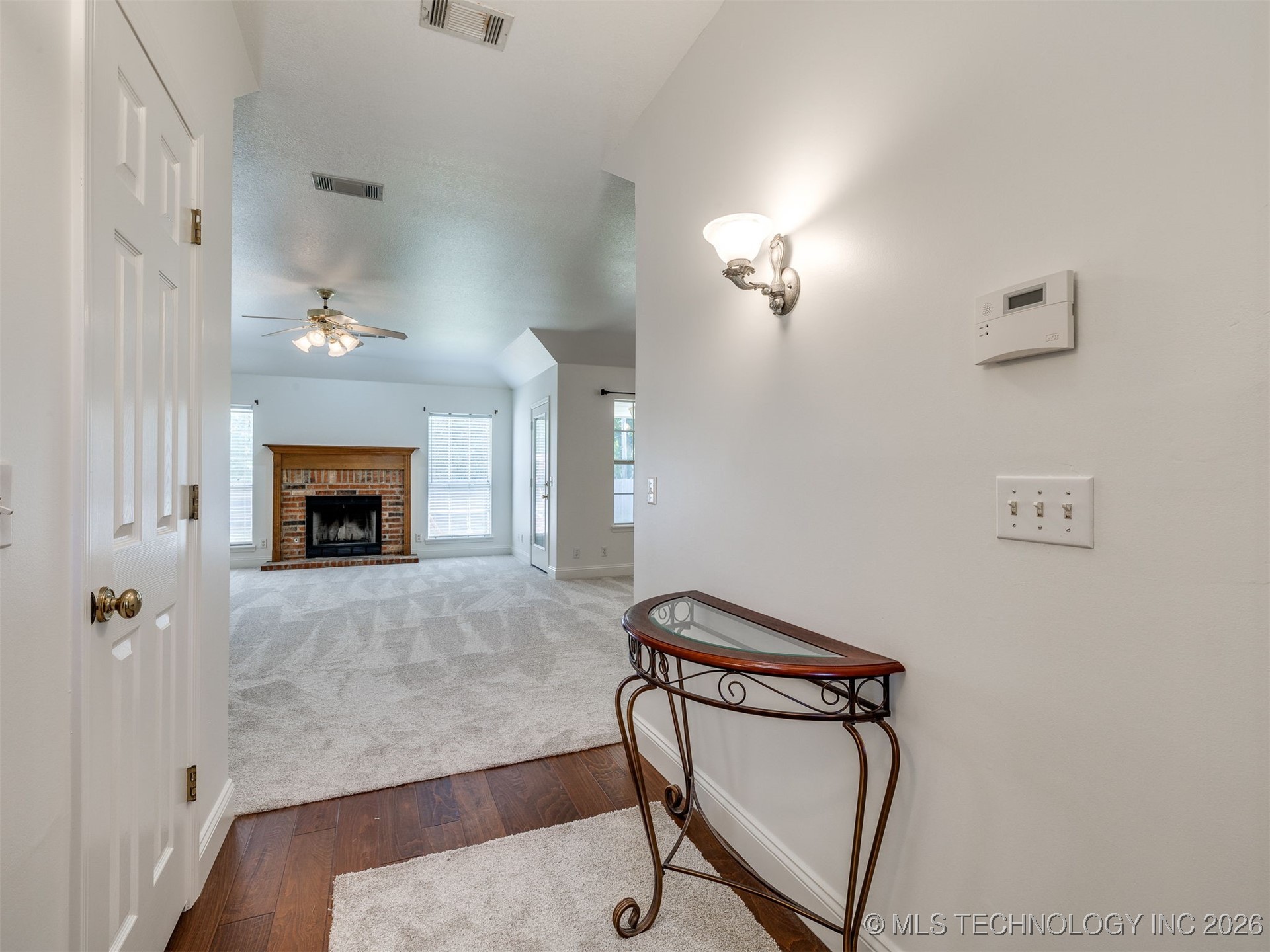 4717 S Ash Avenue Property Photo 8