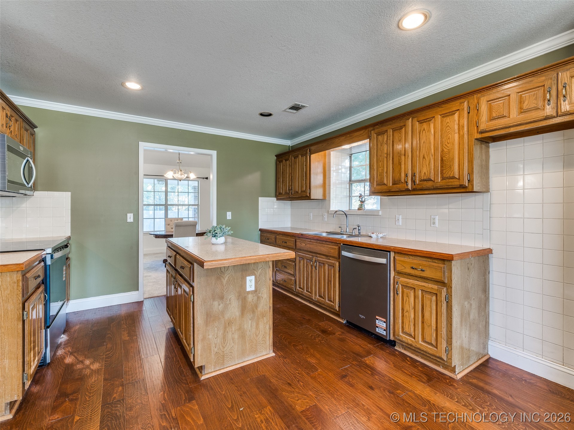 4717 S Ash Avenue Property Photo 10