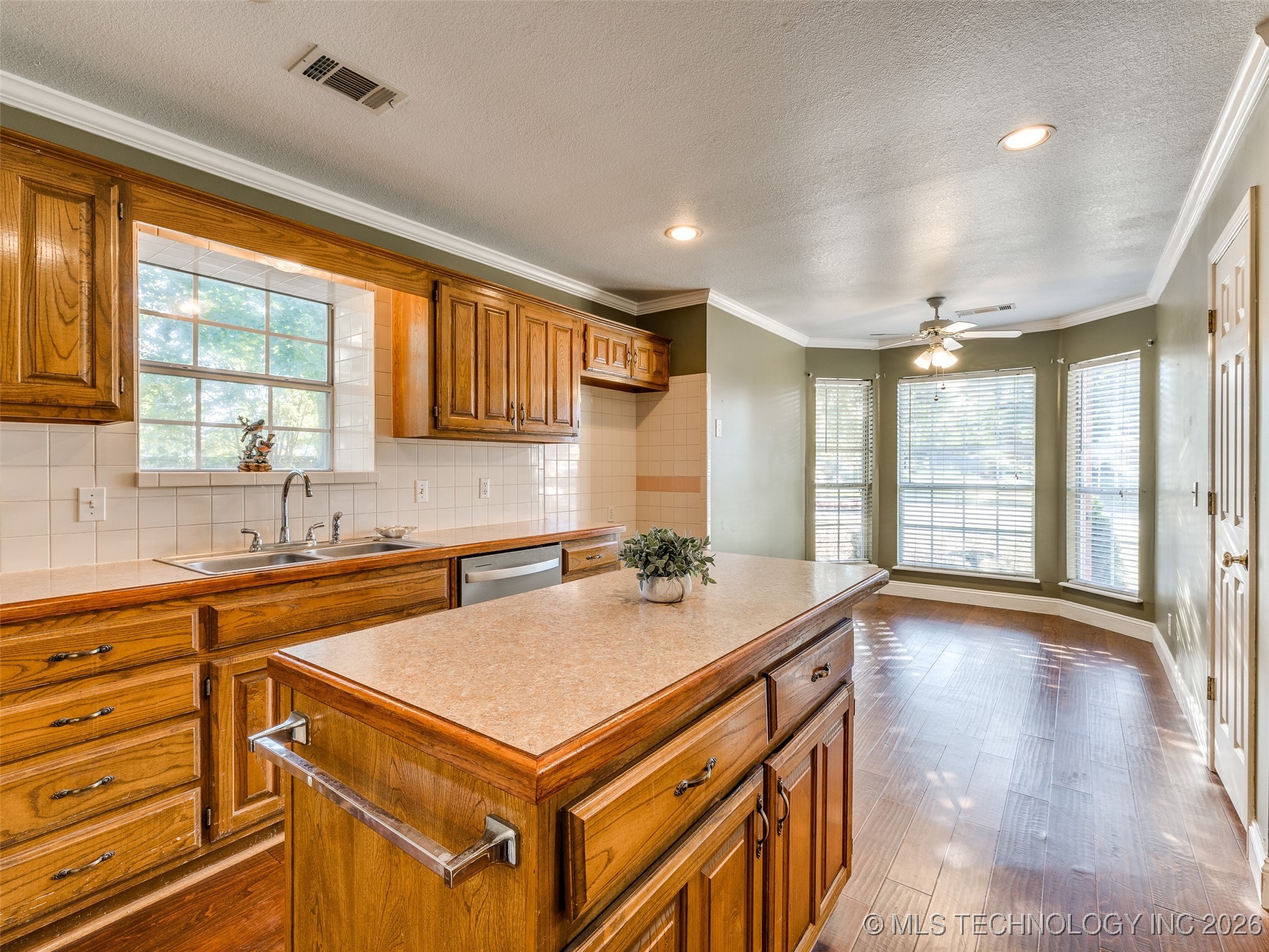 4717 S Ash Avenue Property Photo 20