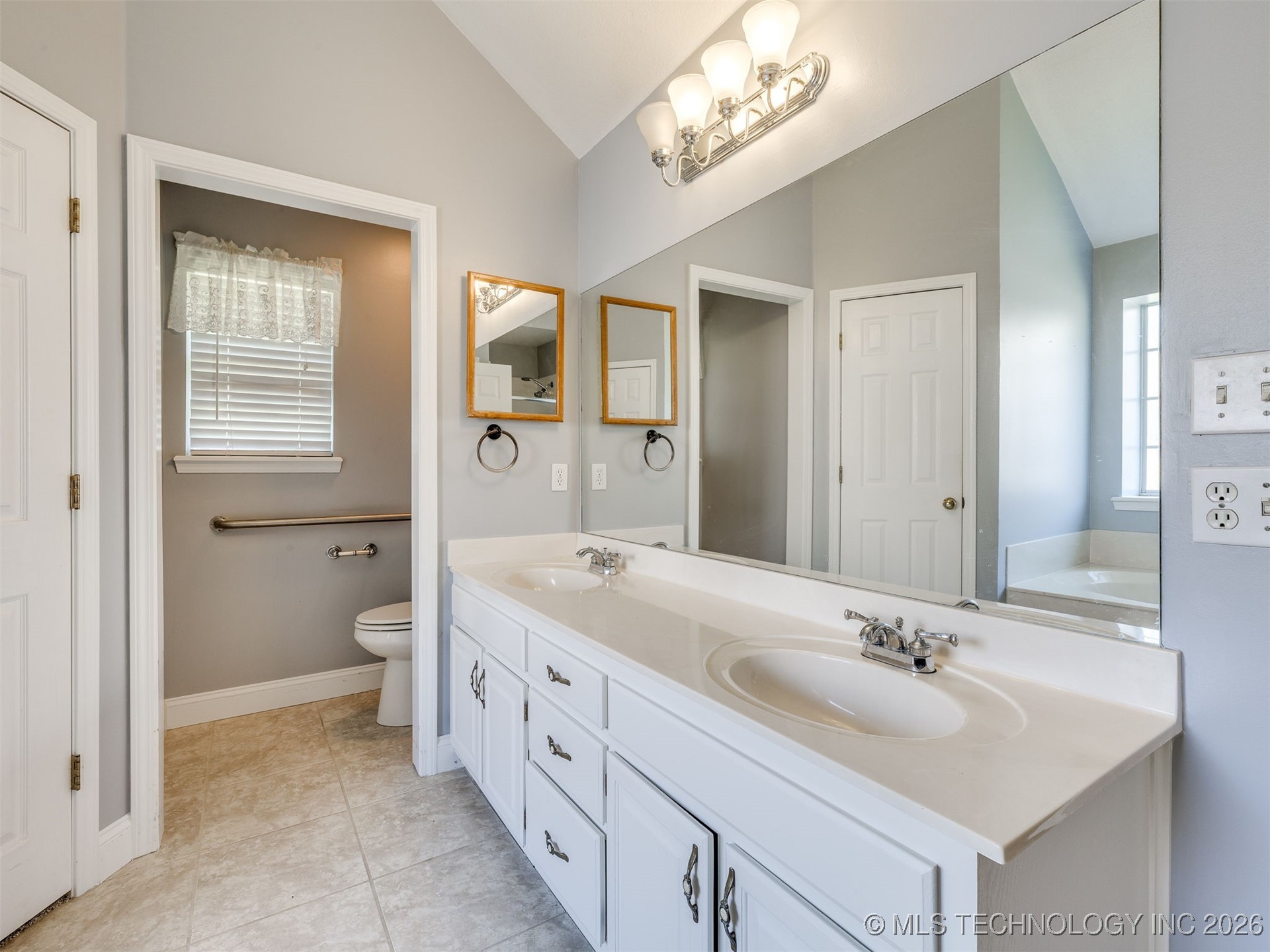 4717 S Ash Avenue Property Photo 45