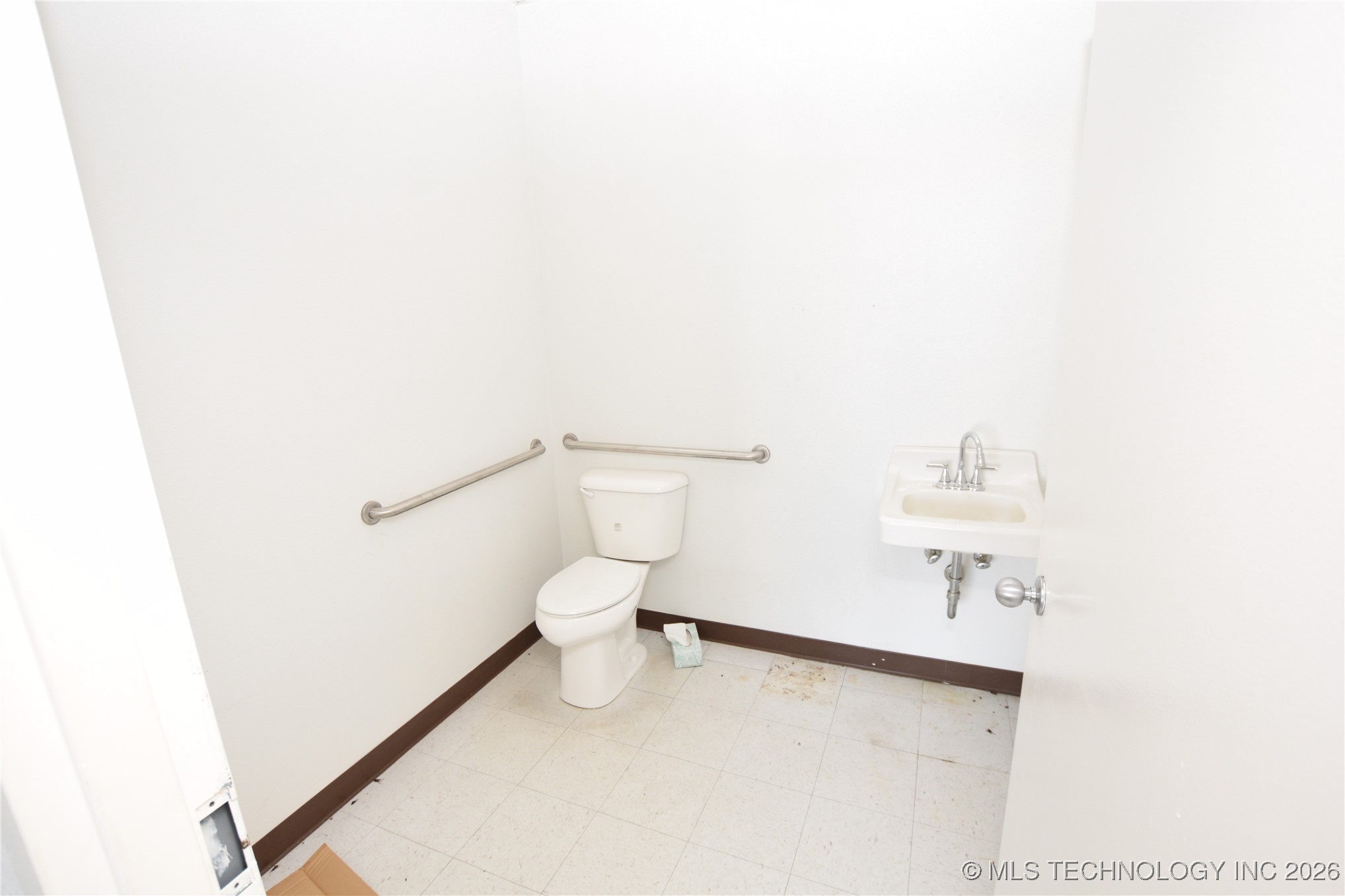 83621 S Highway 59 Property Photo 8