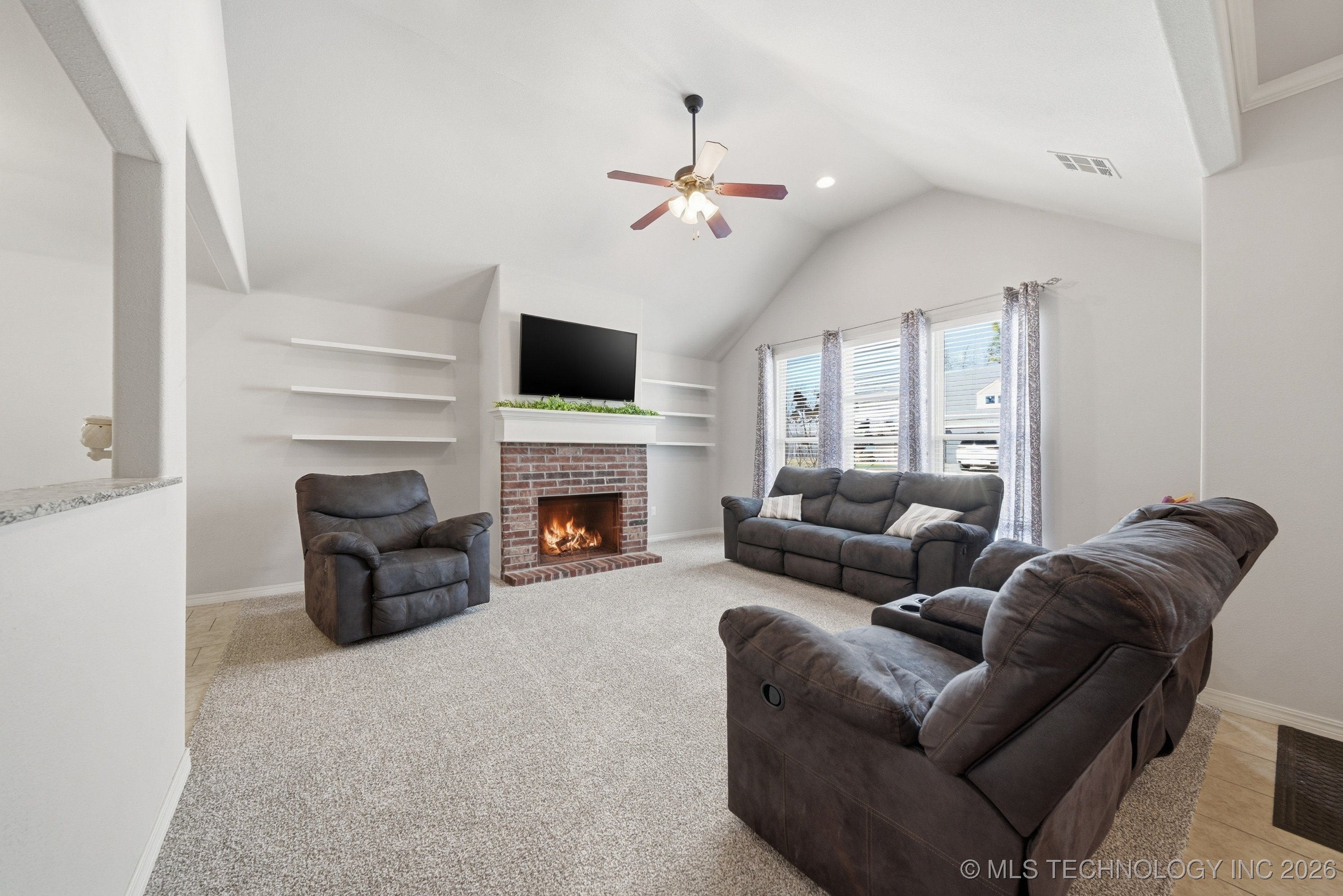 508 E Grant Place Property Photo 6