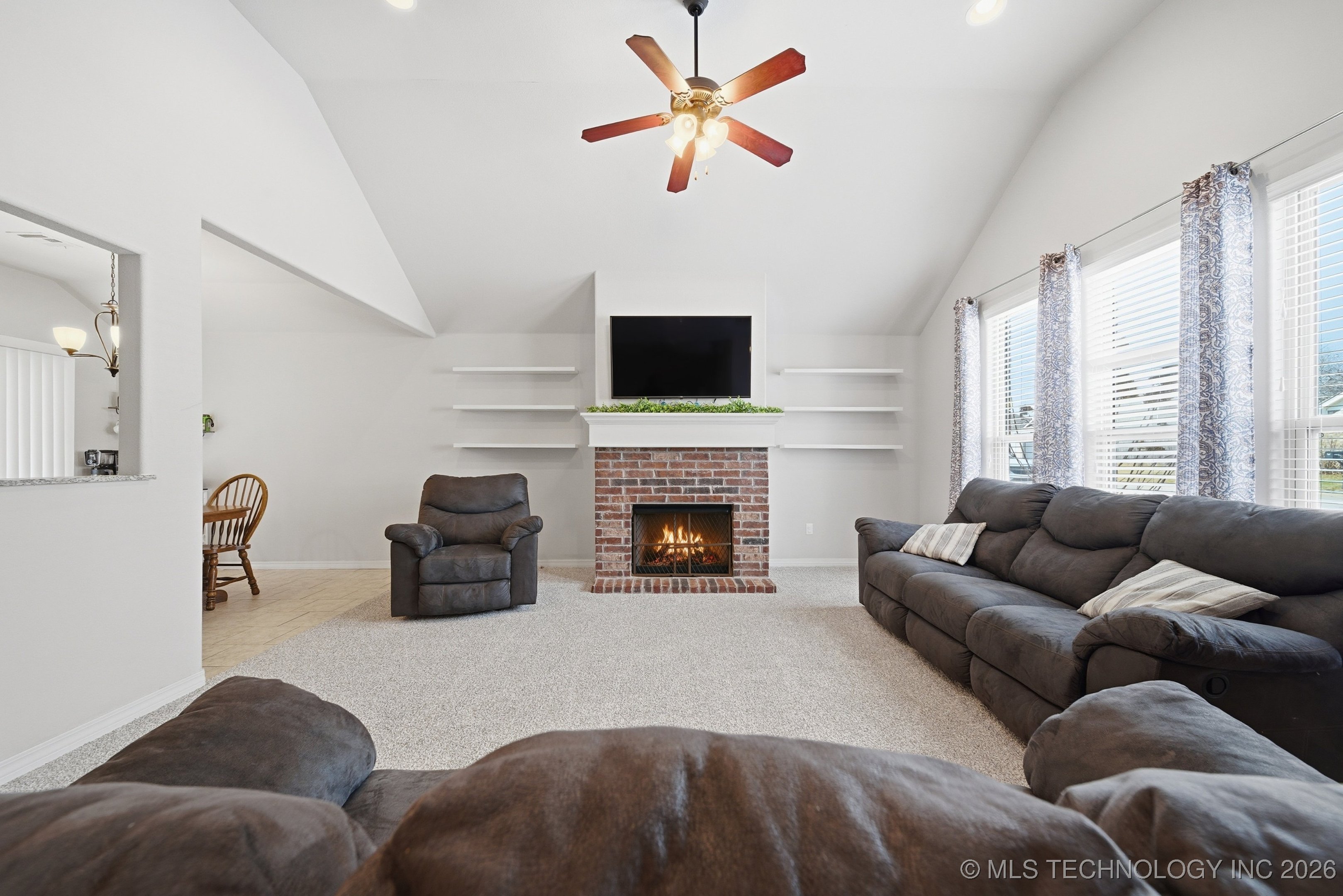 508 E Grant Place Property Photo 7