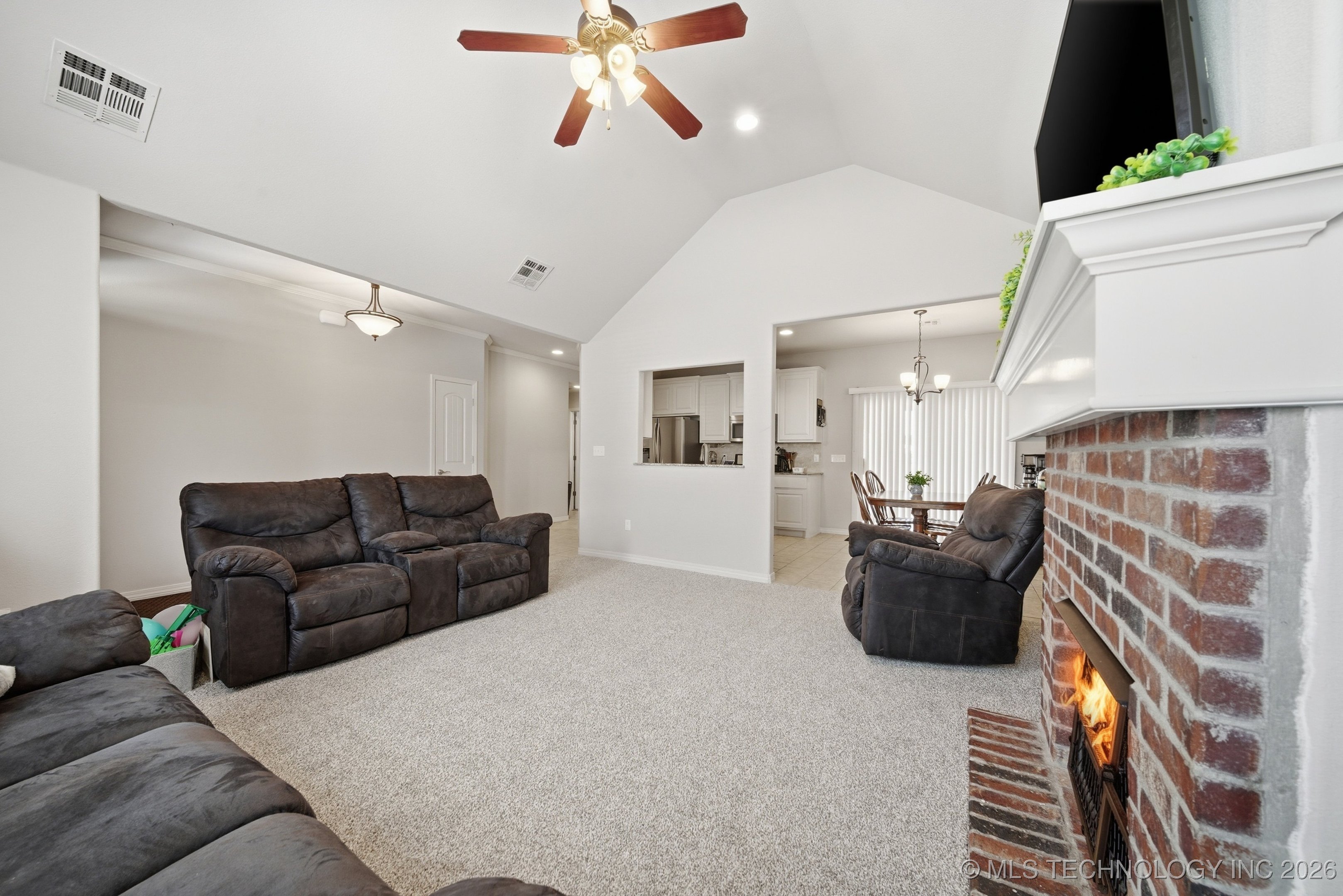 508 E Grant Place Property Photo 8