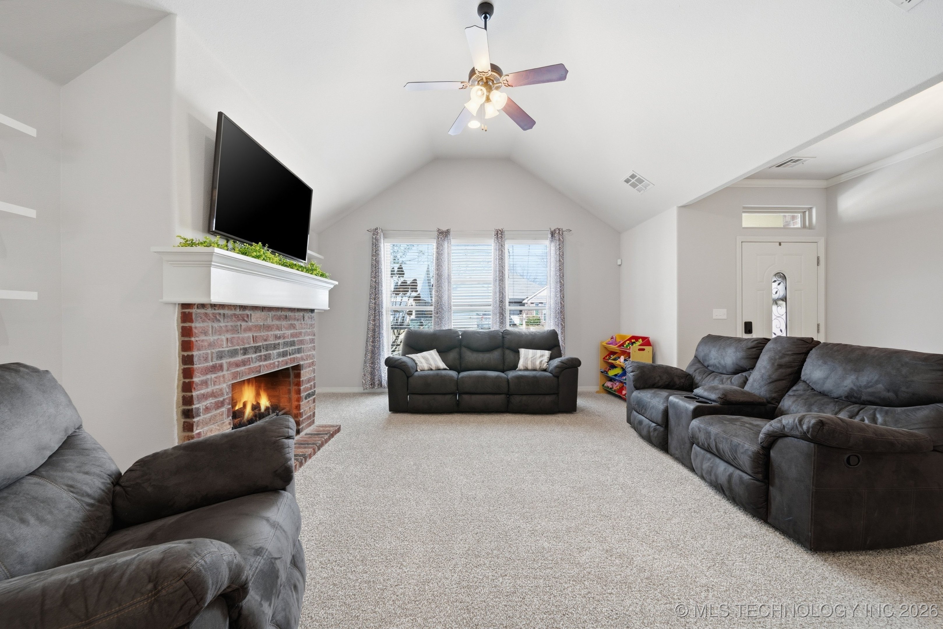 508 E Grant Place Property Photo 9