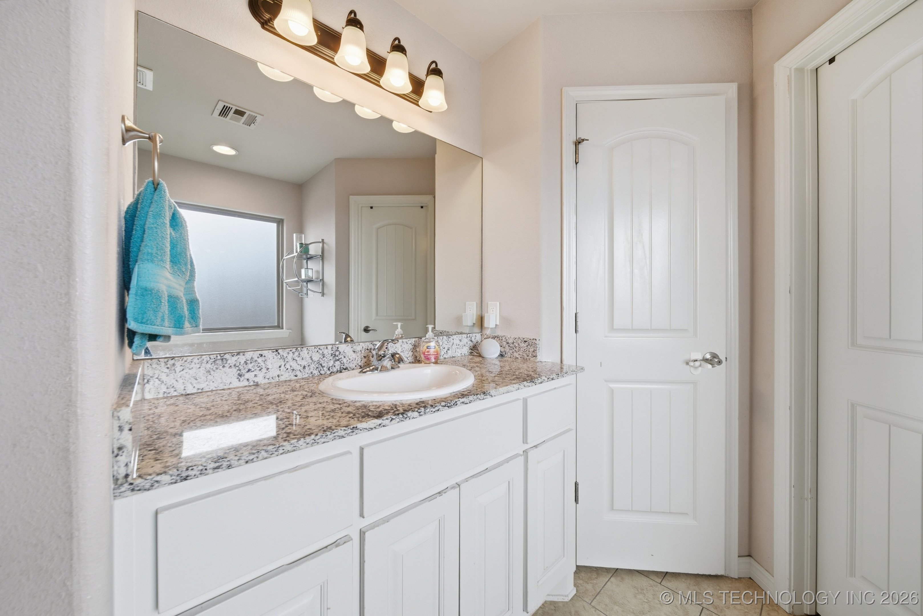 508 E Grant Place Property Photo 19