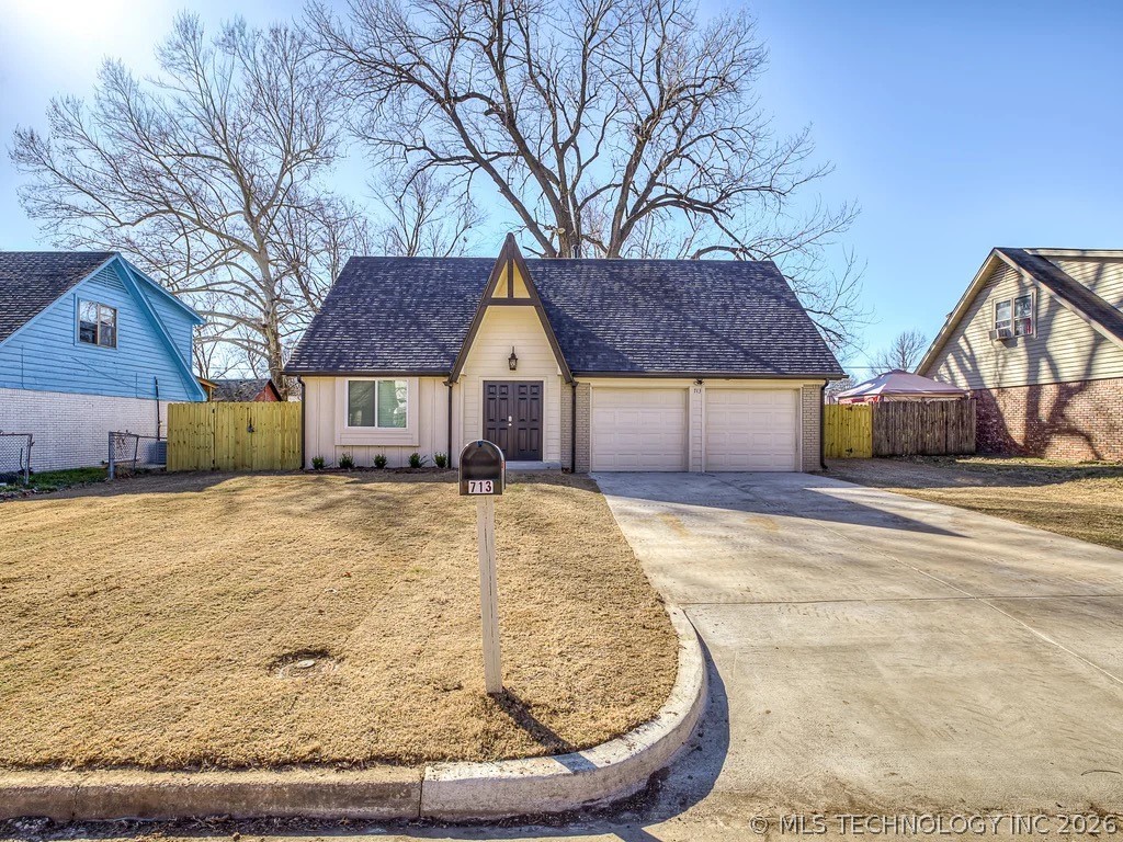 713 W Atlanta Place Property Photo 2