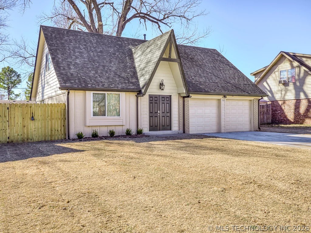 713 W Atlanta Place Property Photo 3