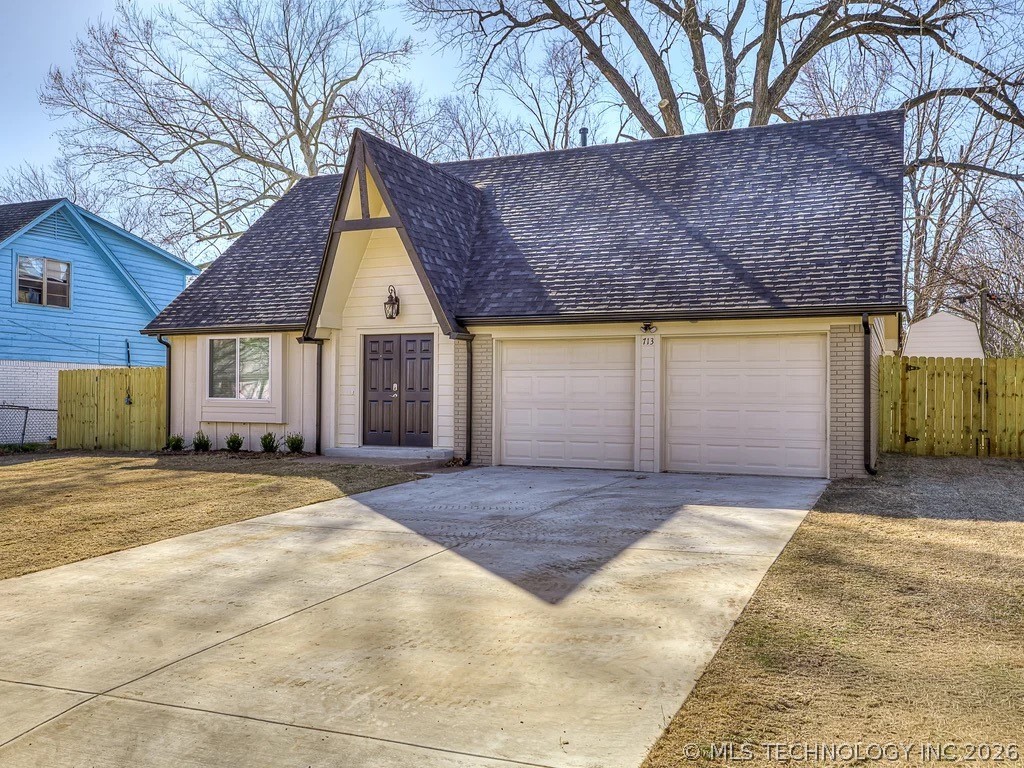 713 W Atlanta Place Property Photo 4