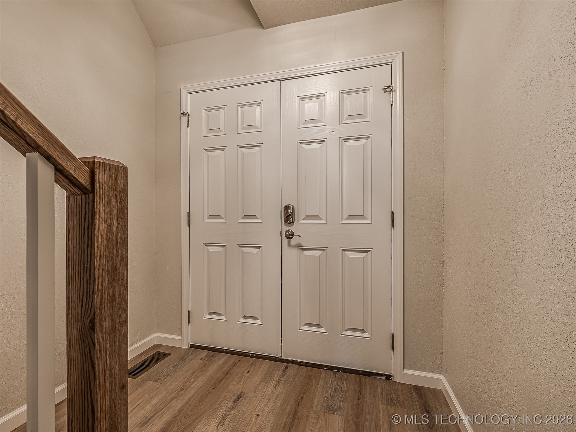 713 W Atlanta Place Property Photo 7