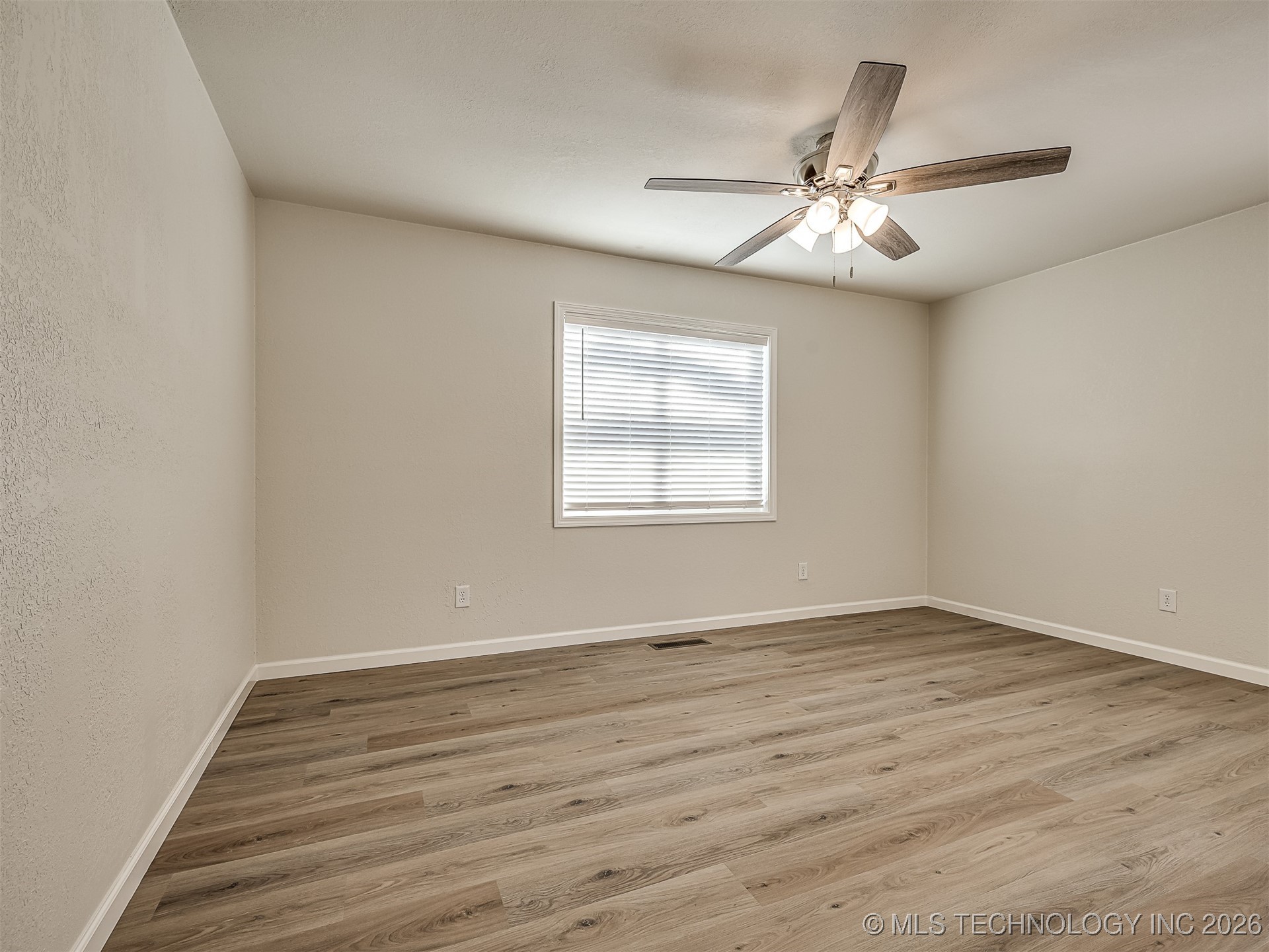 713 W Atlanta Place Property Photo 8