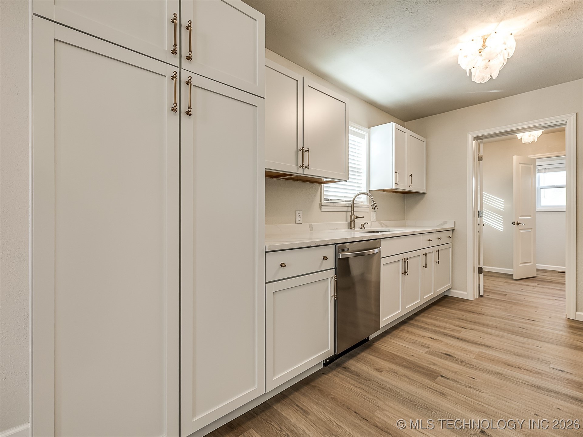 713 W Atlanta Place Property Photo 14